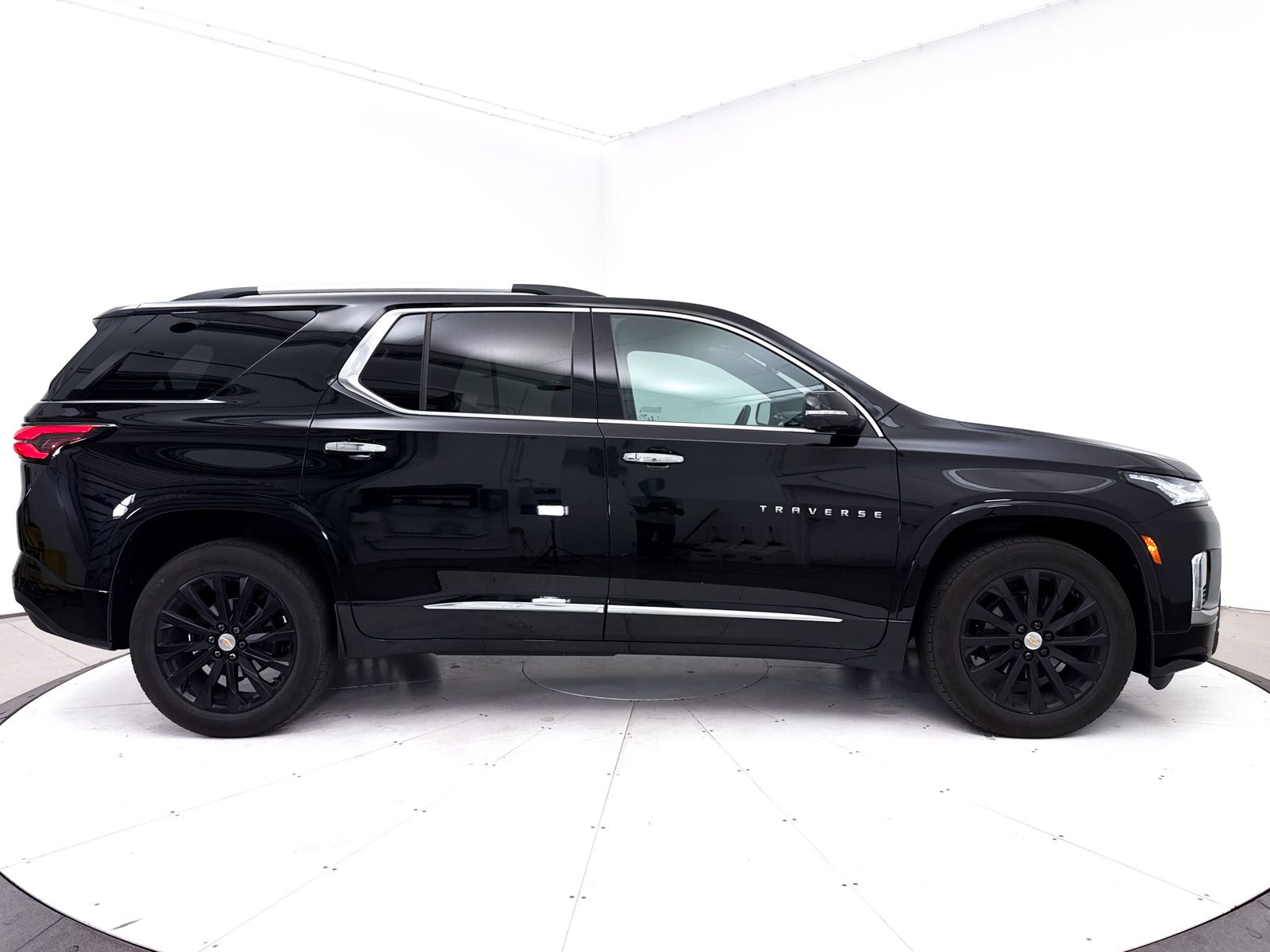 Mosaic Black Metallic 2023 Chevrolet Traverse SUV / Crossover Four-Wheel Drive 9-Speed Automatic