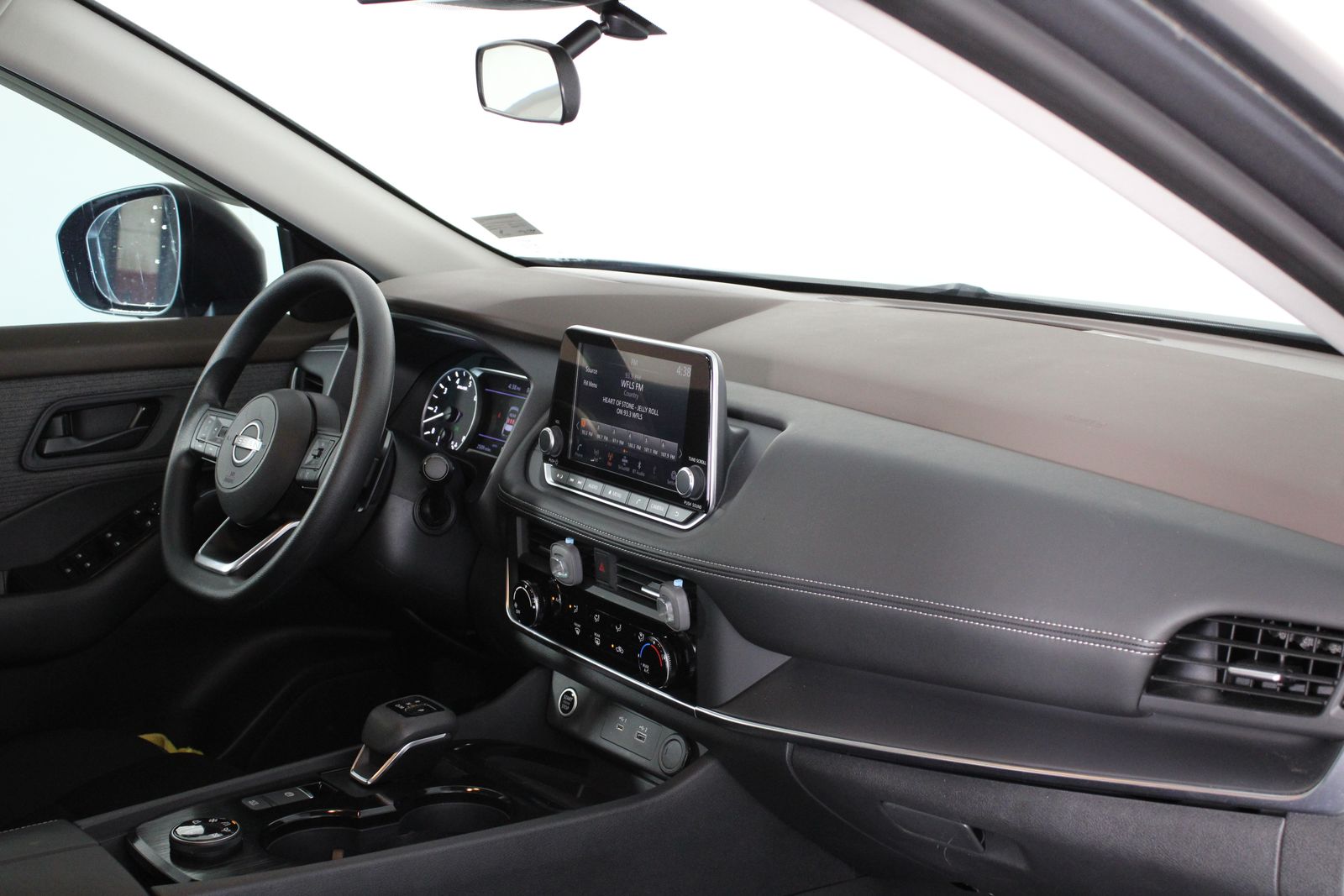 Used 2023 Gray Nissan S image 18