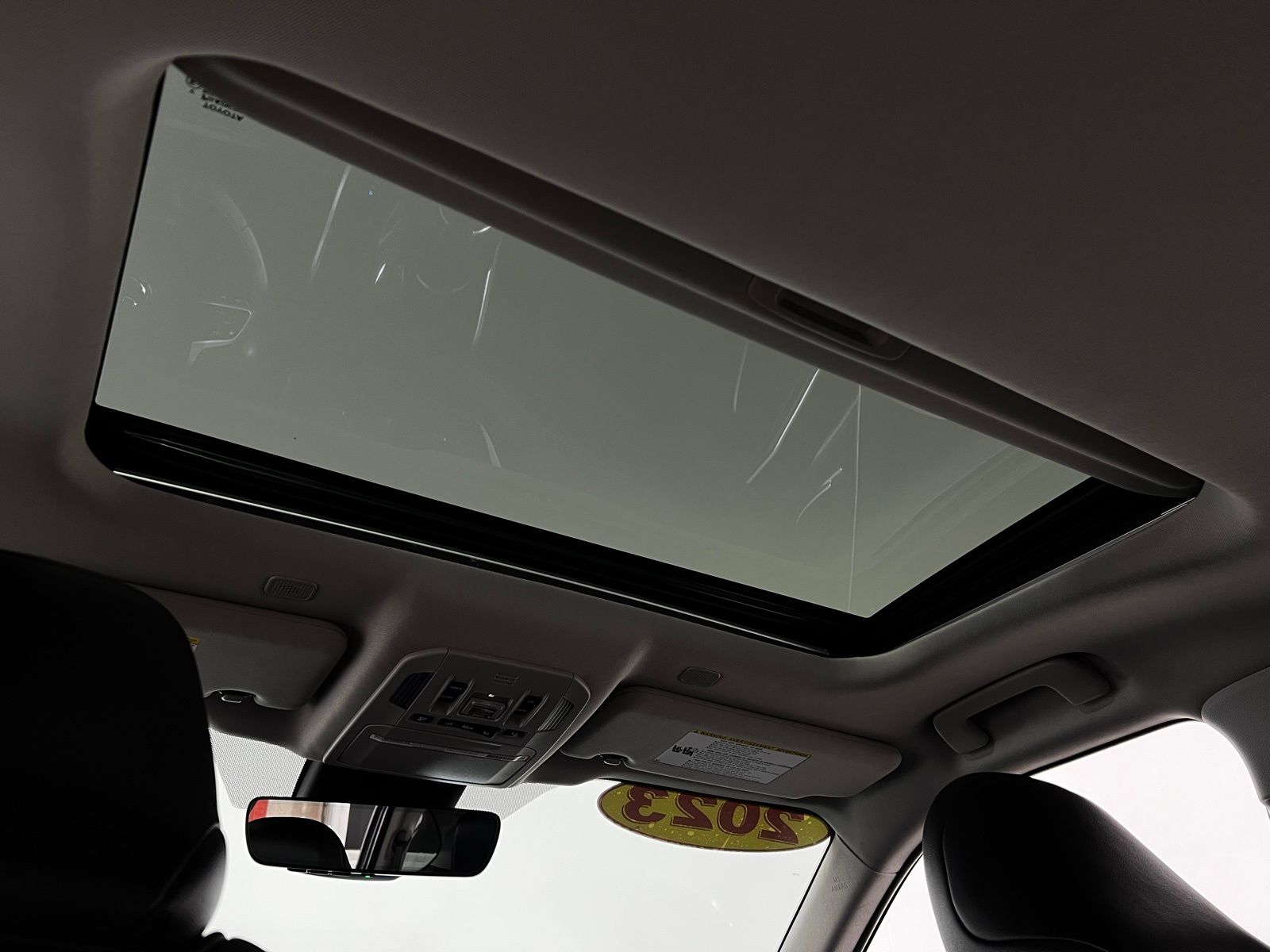 Thumbnail: 2023 Toyota Highlander - 23