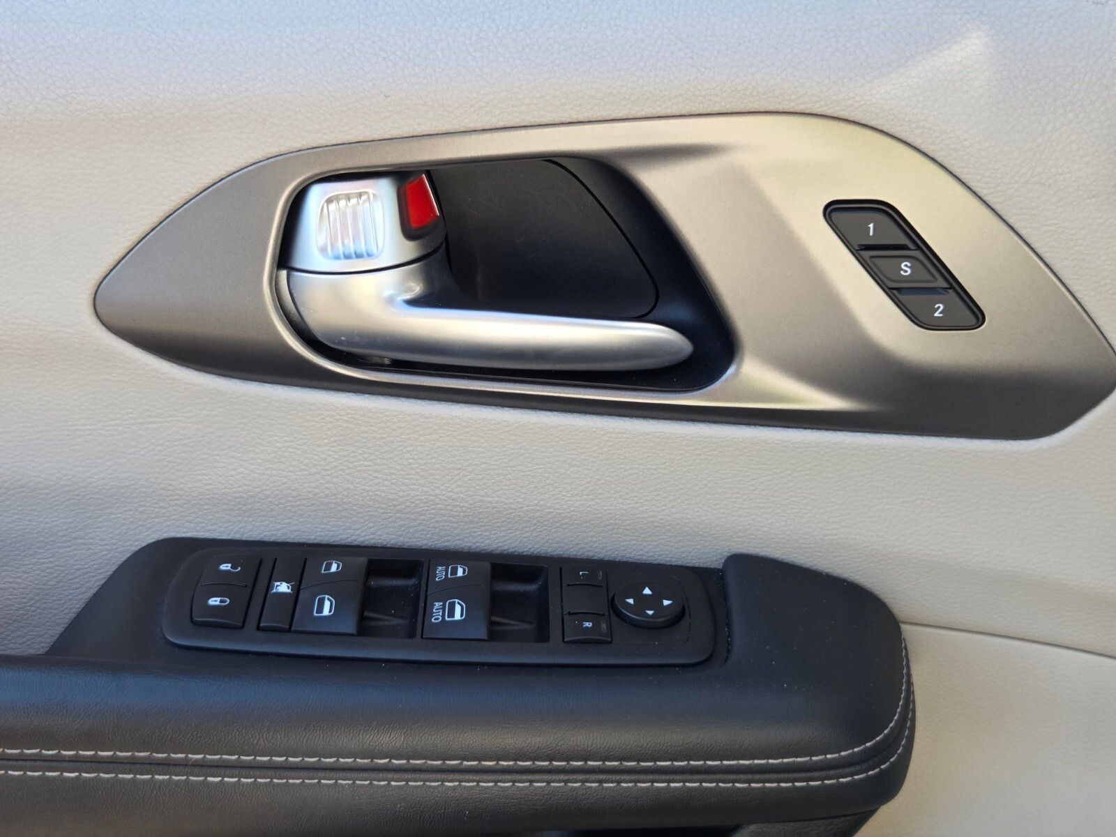 2023 Chrysler Pacifica Touring L - Photo 26