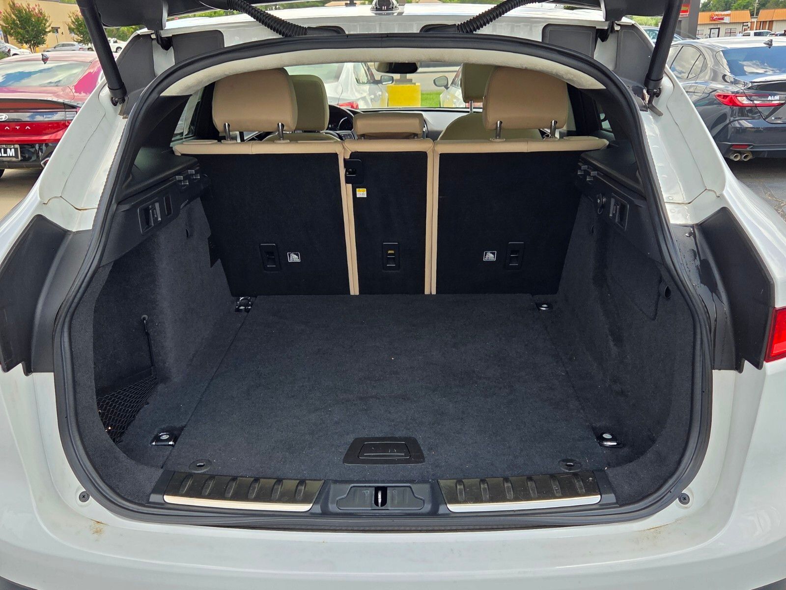 Used 2019  Jaguar 25t image 13