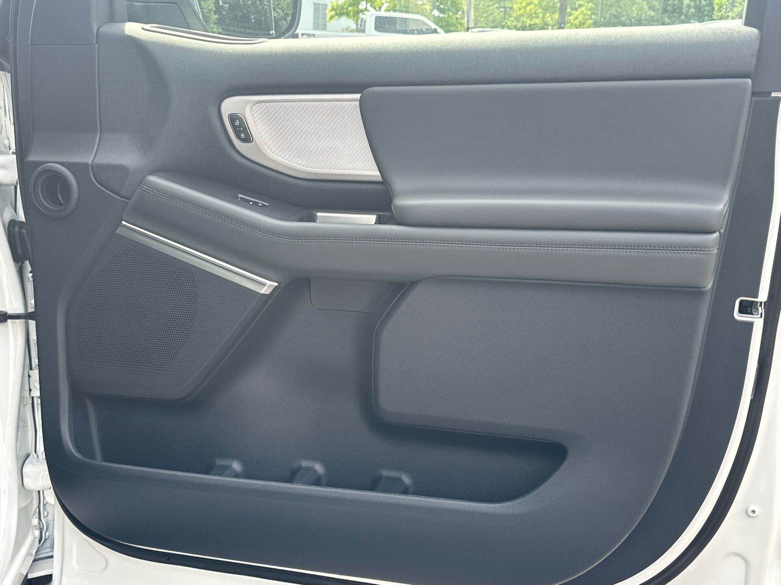 New 2026 Star White Metallic Tri-Coat Ford Active image 15