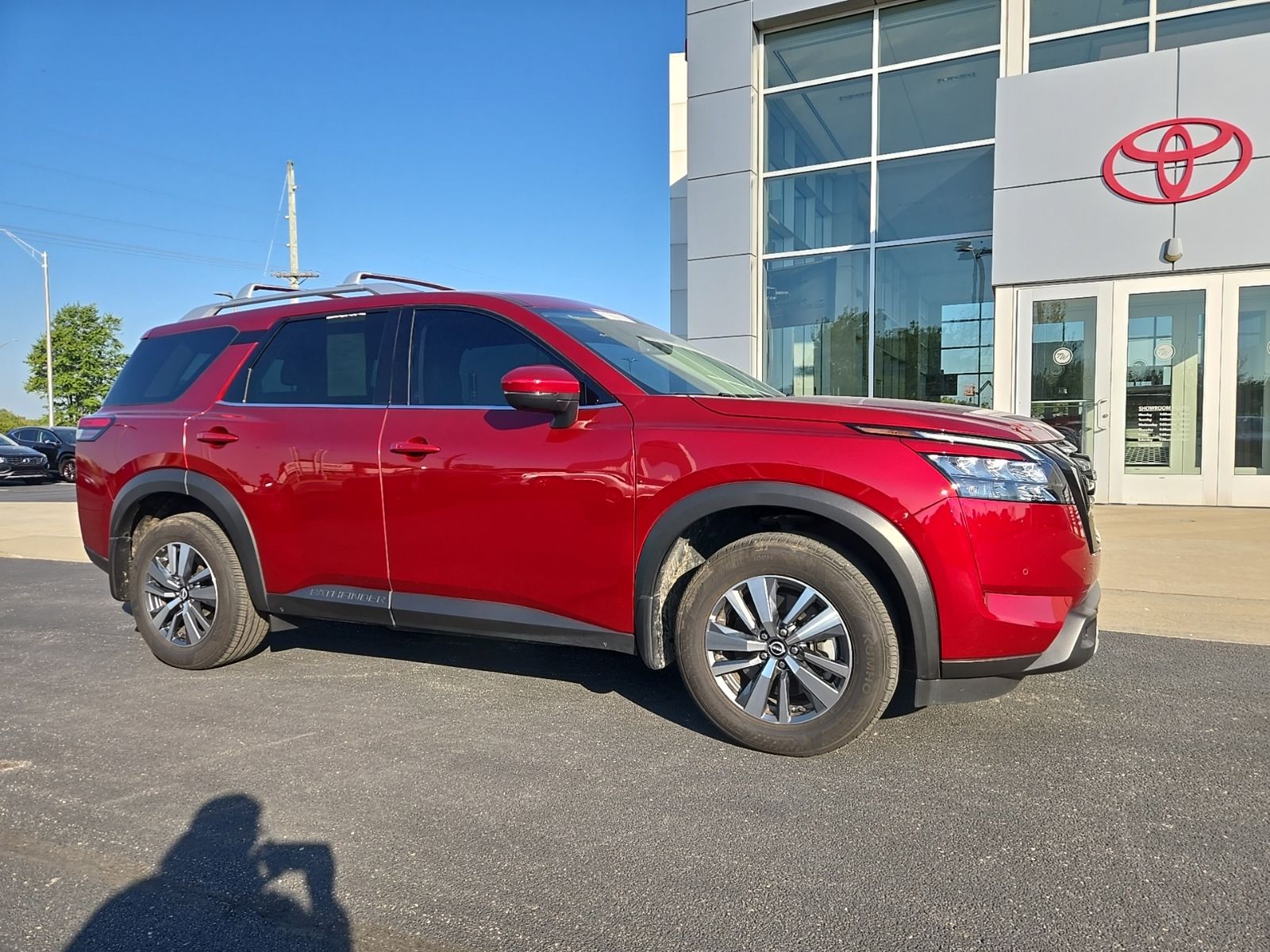 2025 Nissan Pathfinder SL
