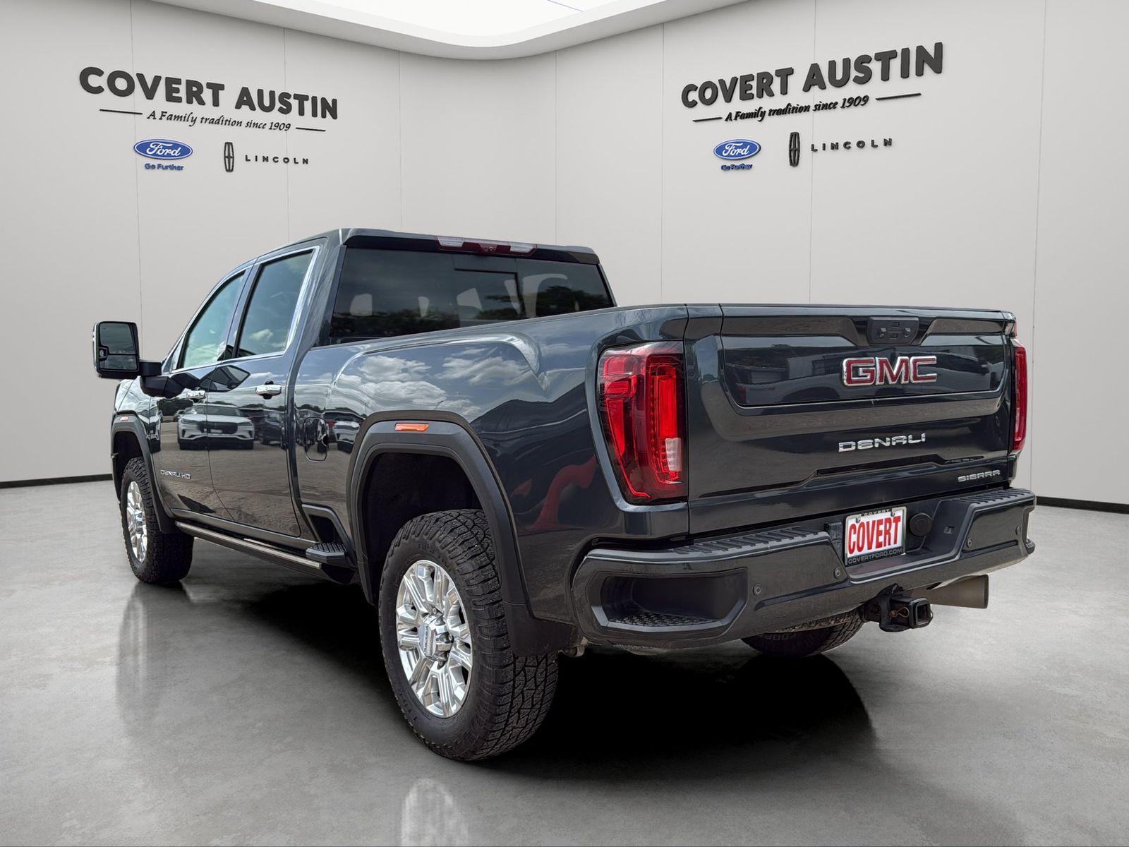Used 2023 Green GMC Denali image 3