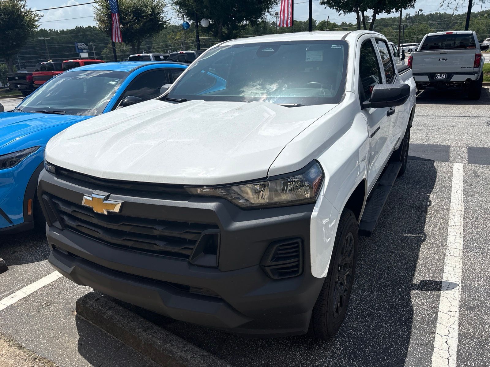 Summit White 2025 Chevrolet Colorado Pickup Truck Four-Wheel Drive 8-Speed Automatic