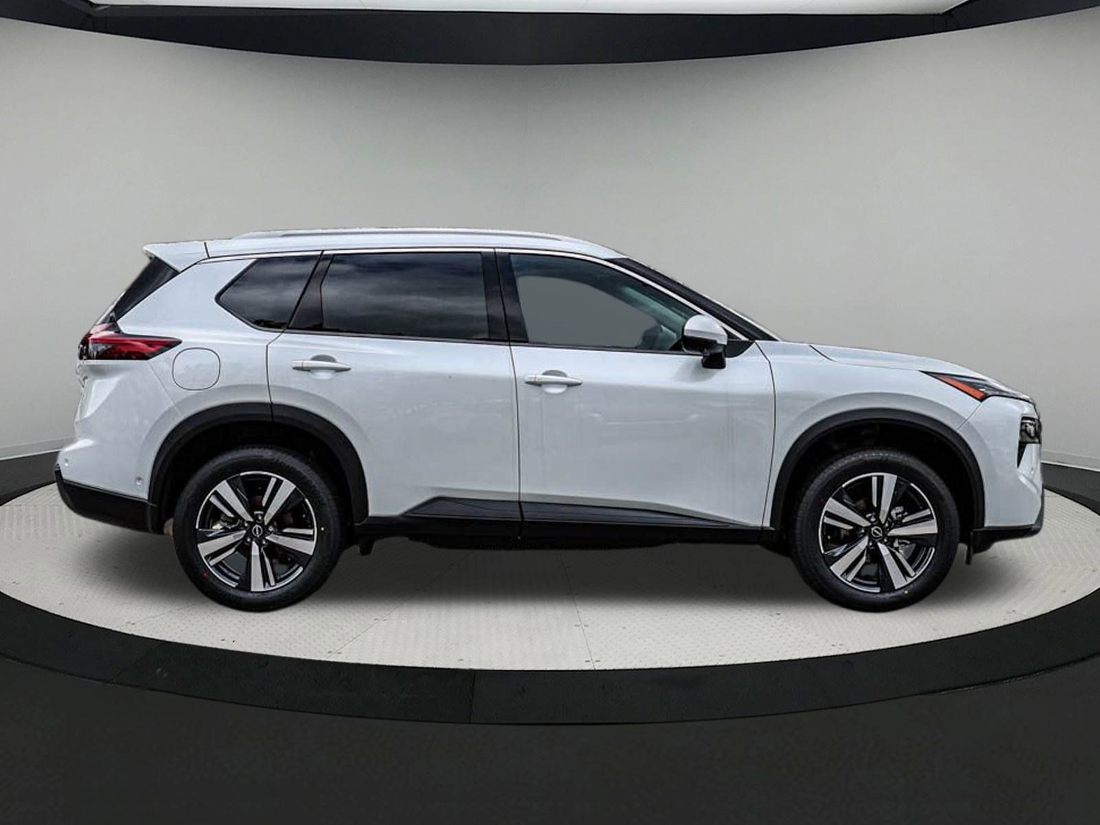 2025 Nissan Rogue SL photo 2