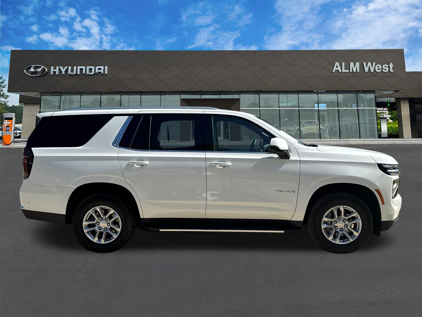 Used 2025 White Chevrolet LT image 4