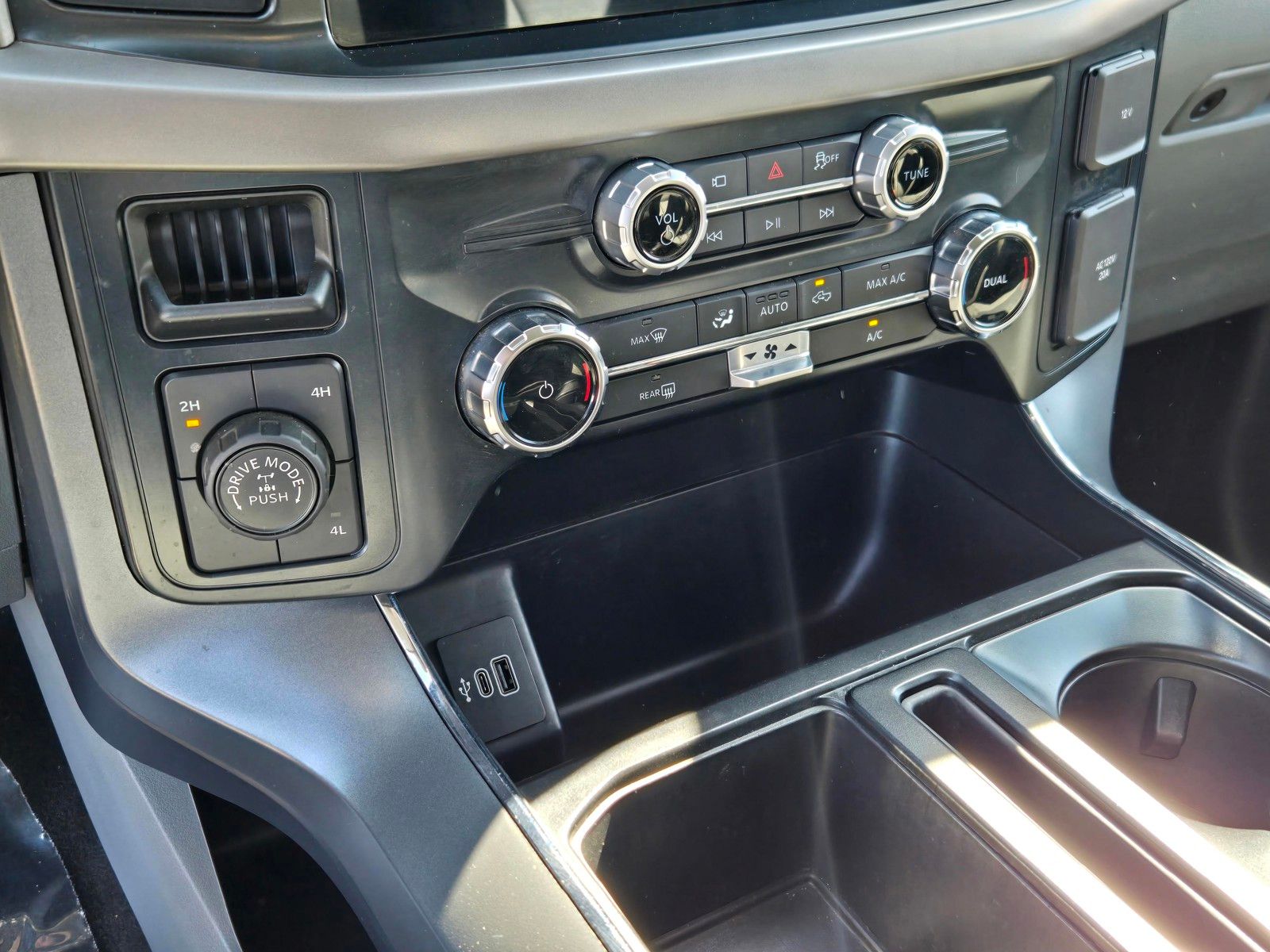 Used 2025 Red Ford XLT image 24