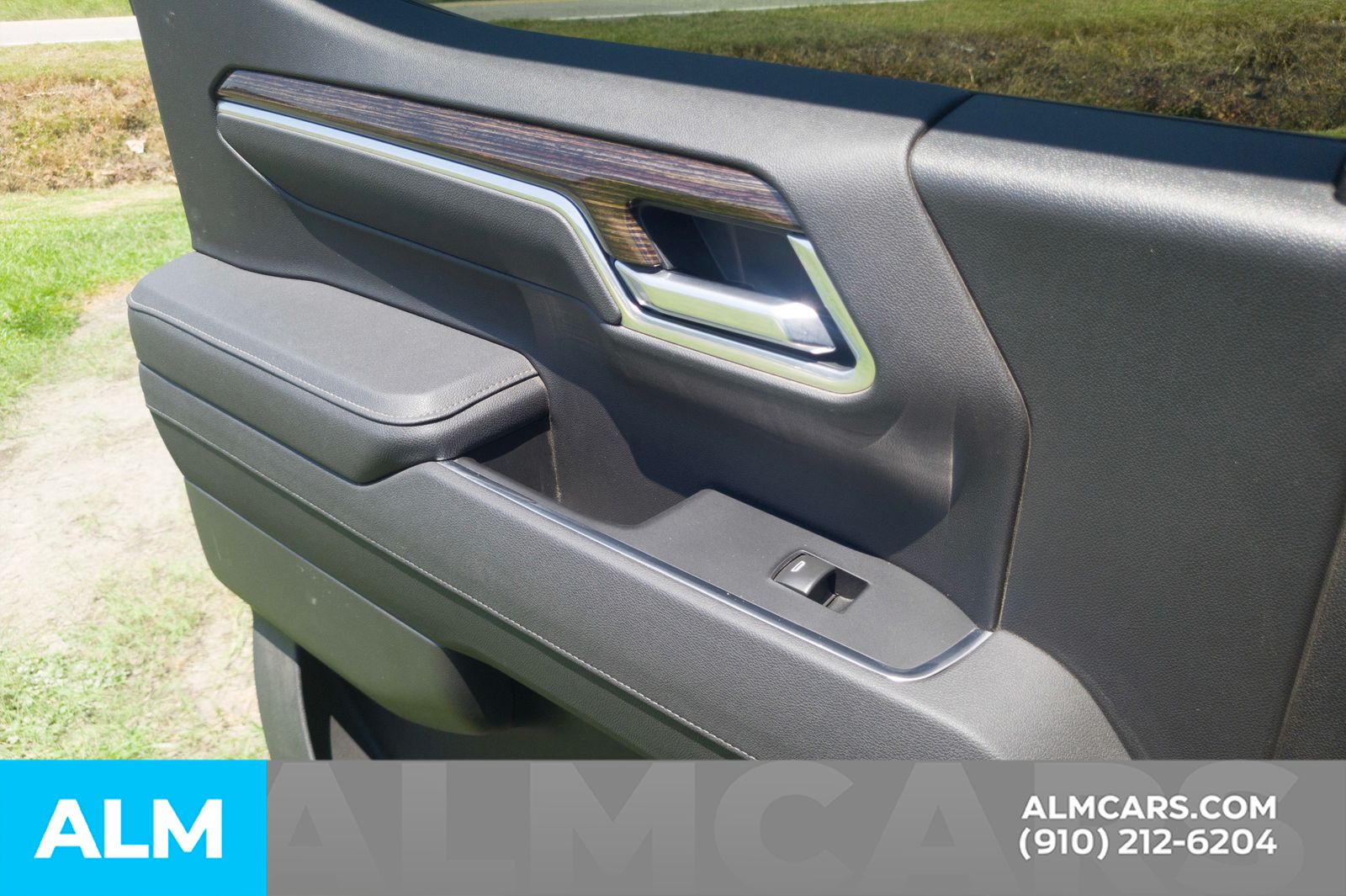 Used 2025 Sterling Metallic GMC Elevation image 23