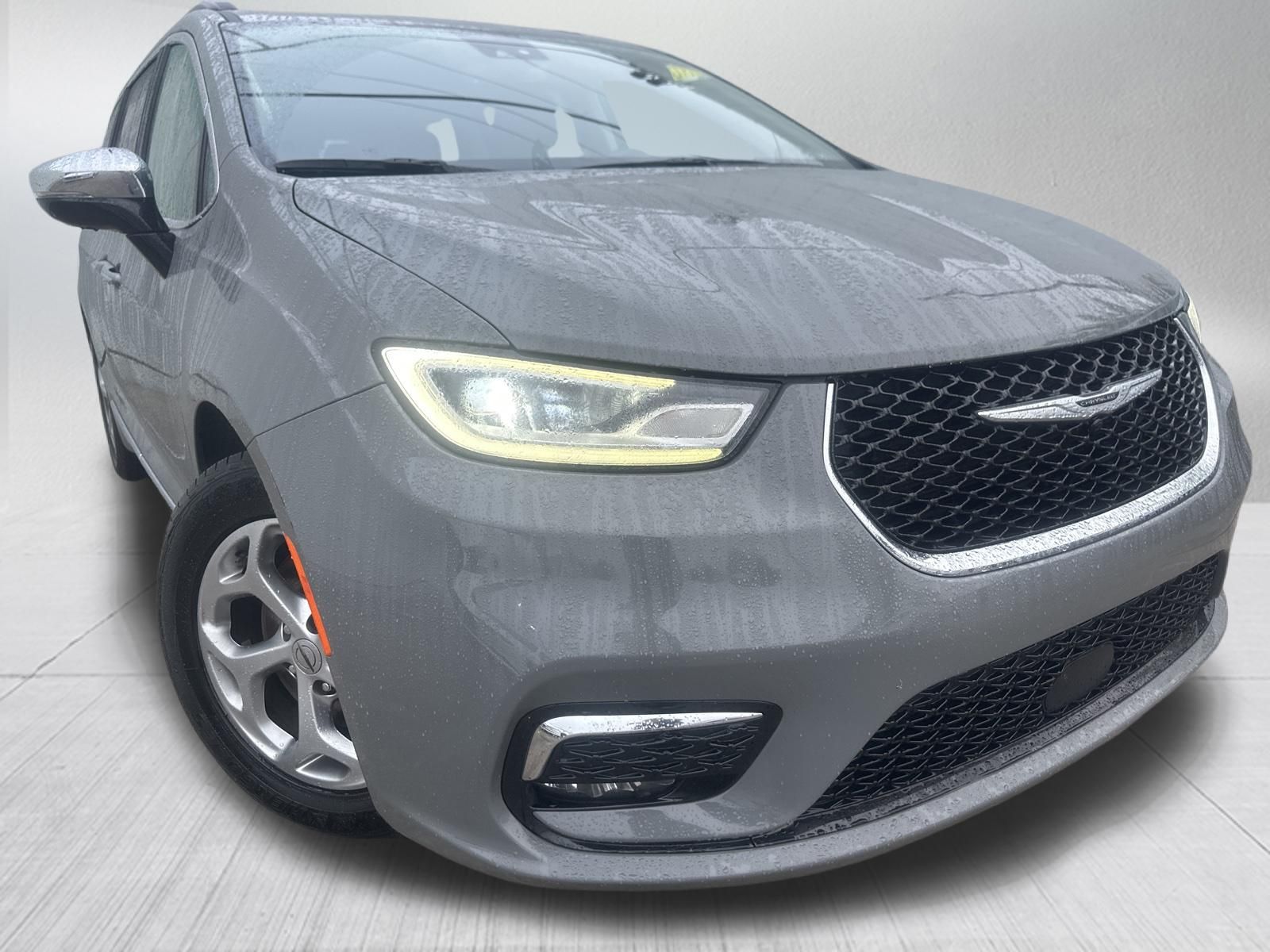 Used Car 2023 Chrysler Pacifica  Limited For Sale Under $30,000 In Austin, Texas