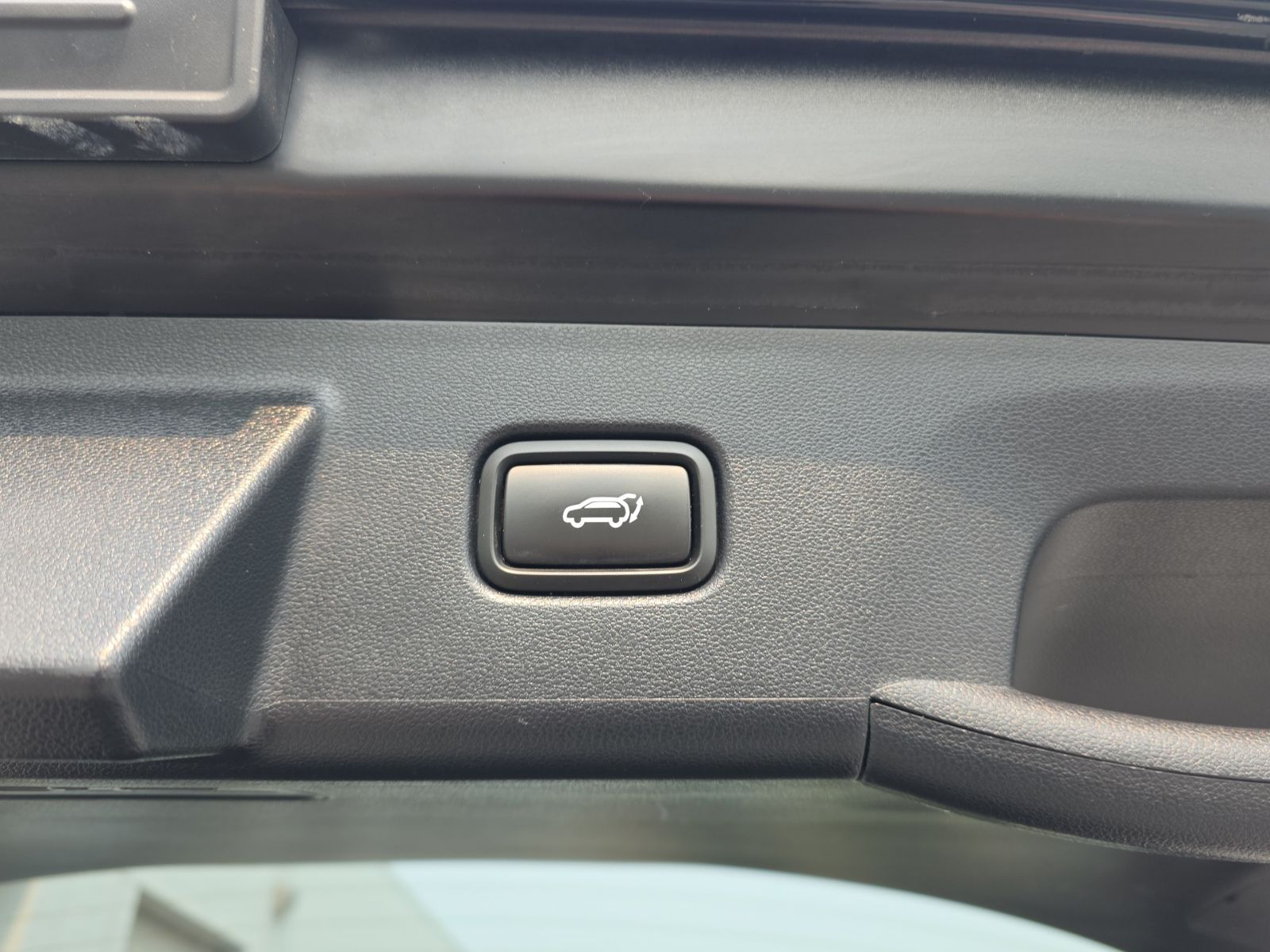 Used 2024 Black Hyundai SEL image 31