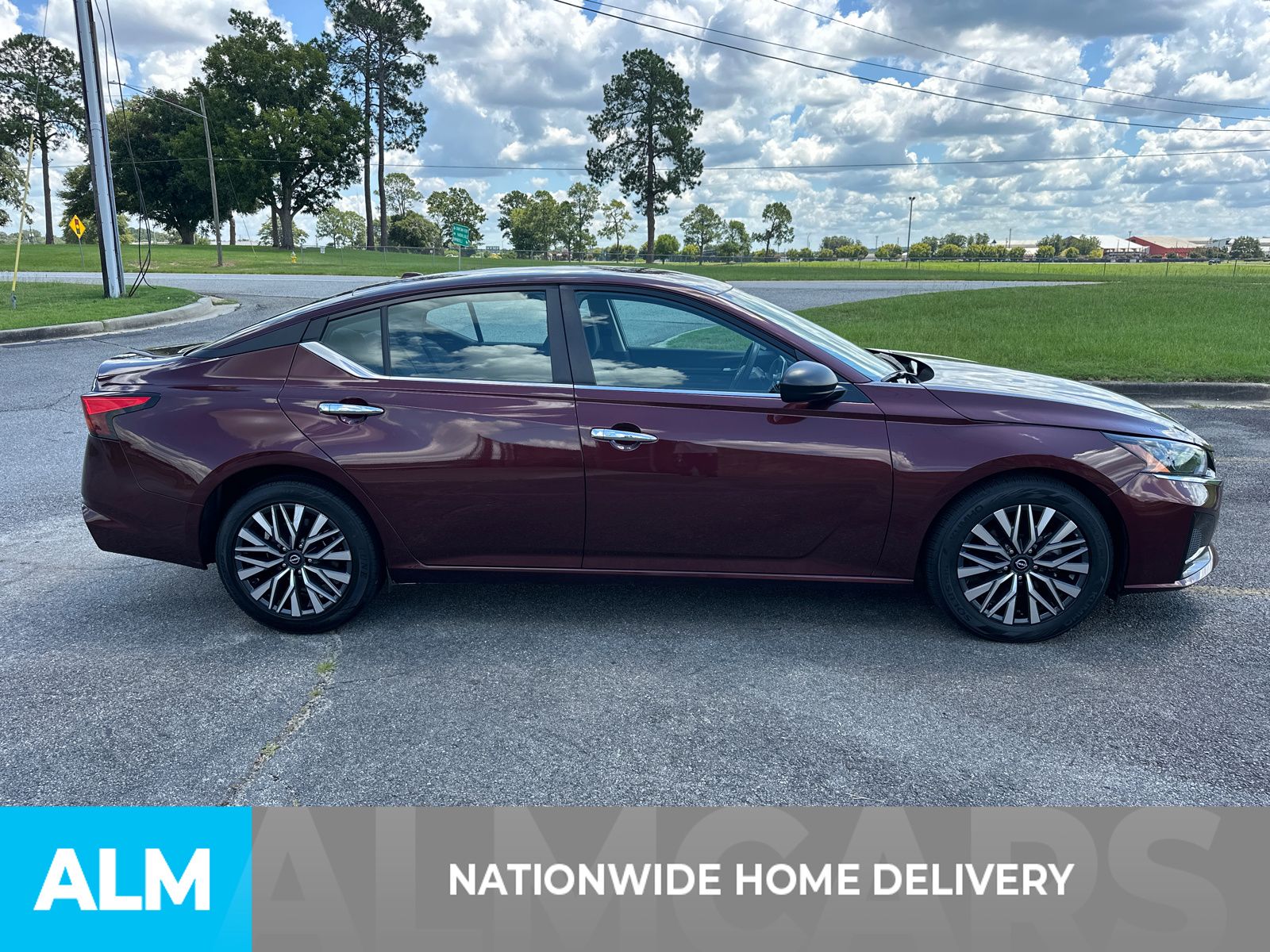 Used 2025 Red Nissan 2.5 SV image 4