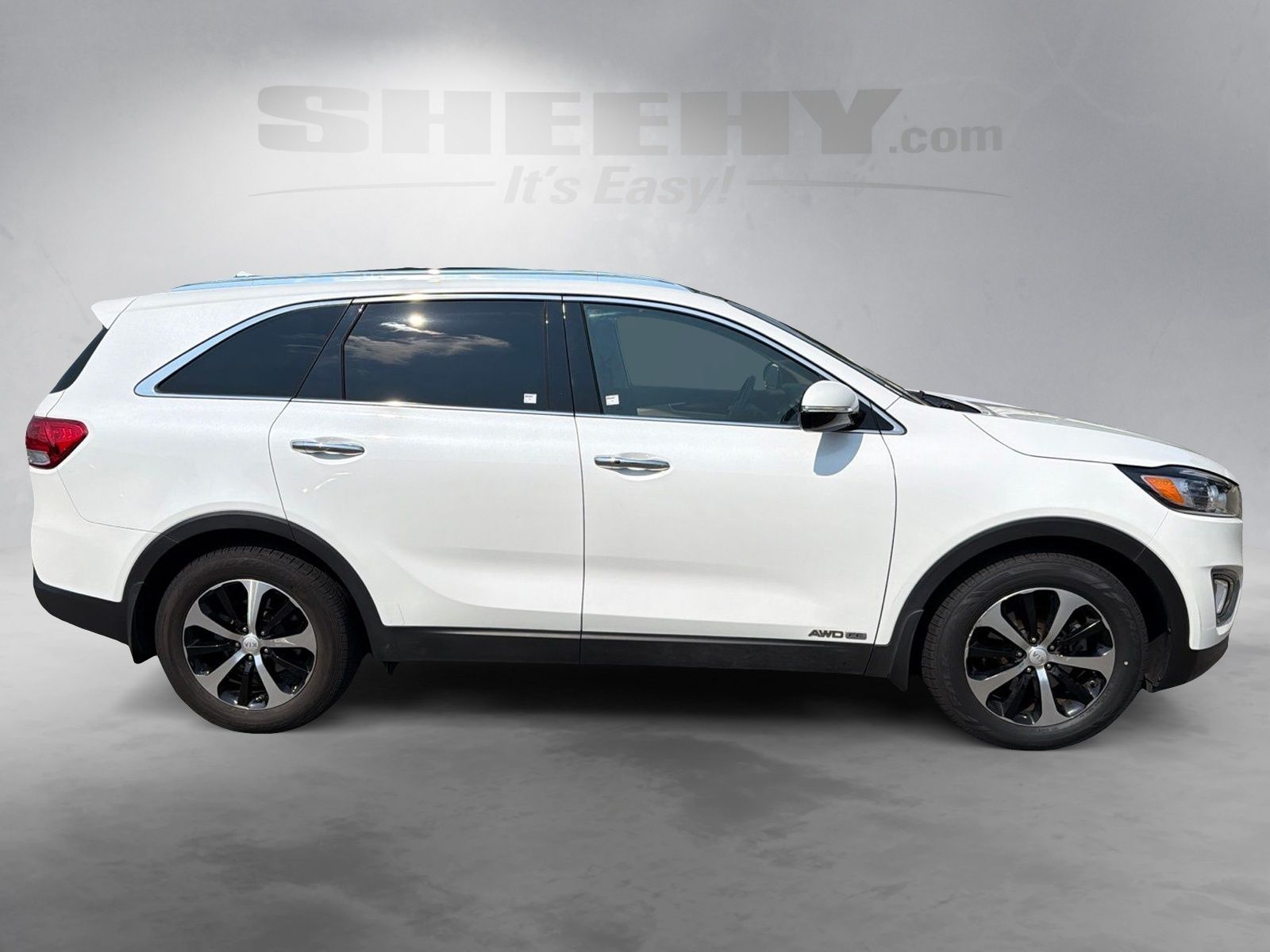Used 2018 White Kia EX image 10