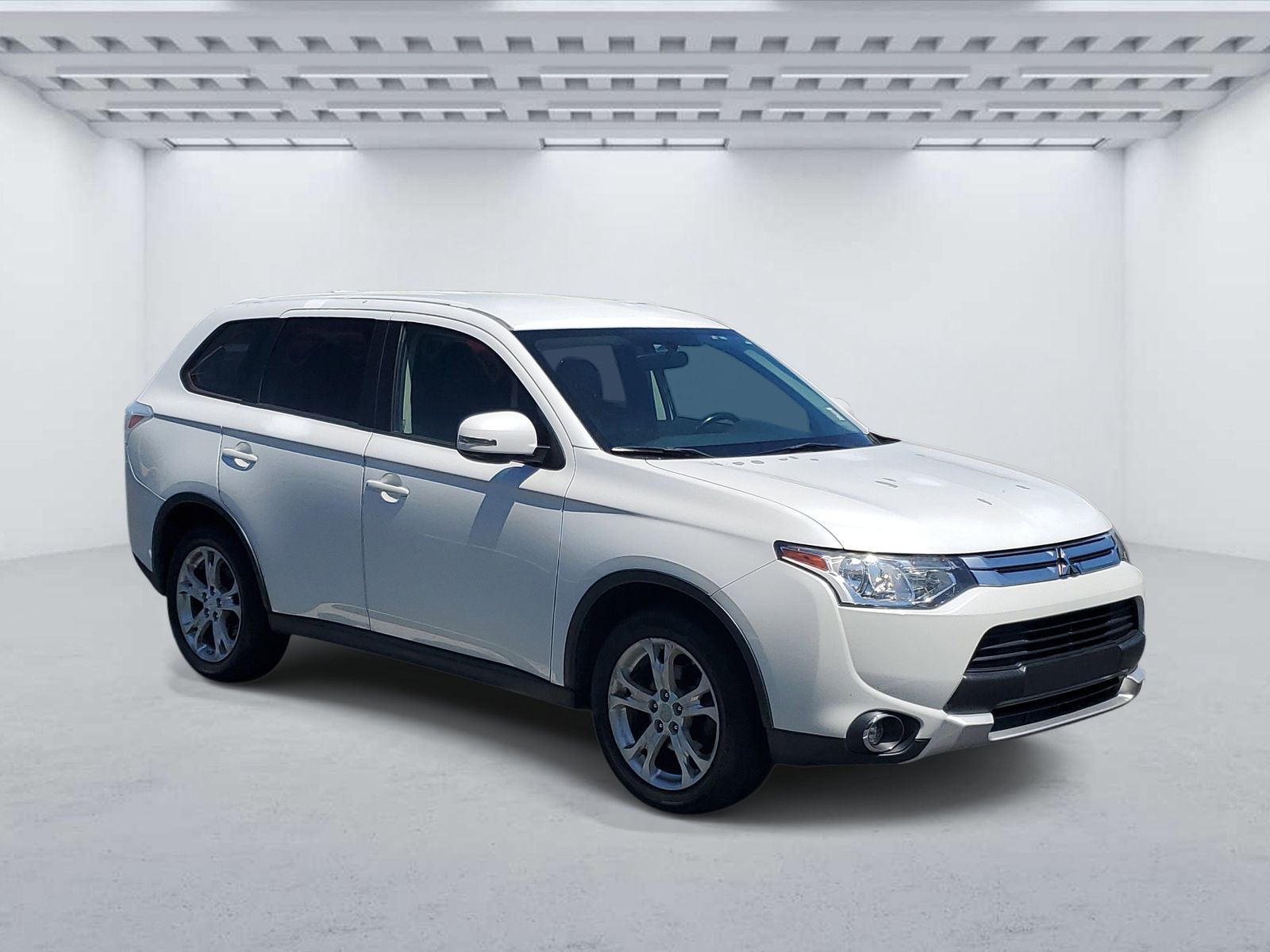 White 2015 Mitsubishi Outlander SE AWD SUV / Crossover All-Wheel Drive Continuously Variable Transmission