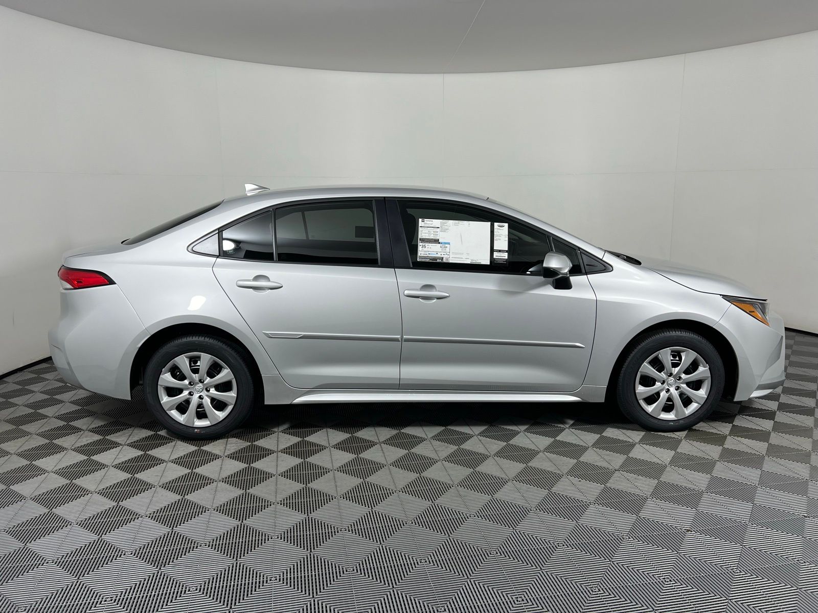View vehicle photo 4