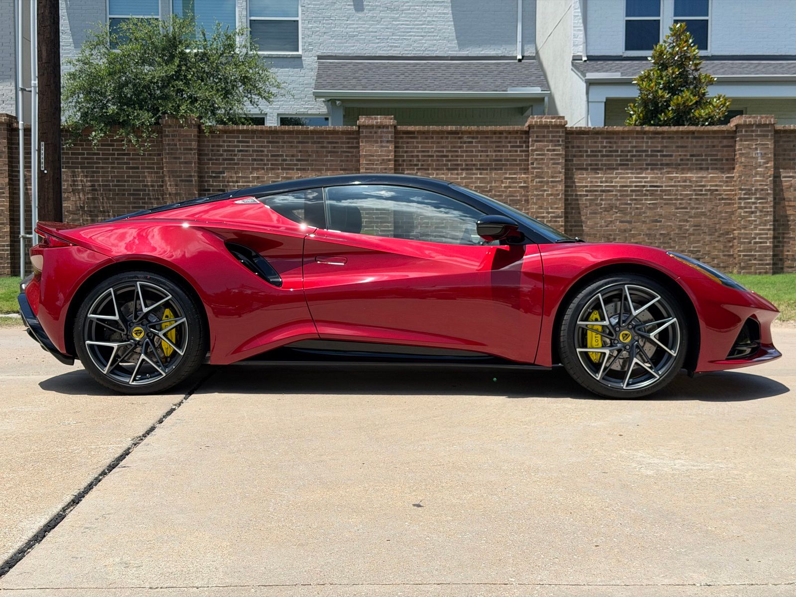 2026 Lotus Emira - Photo 10