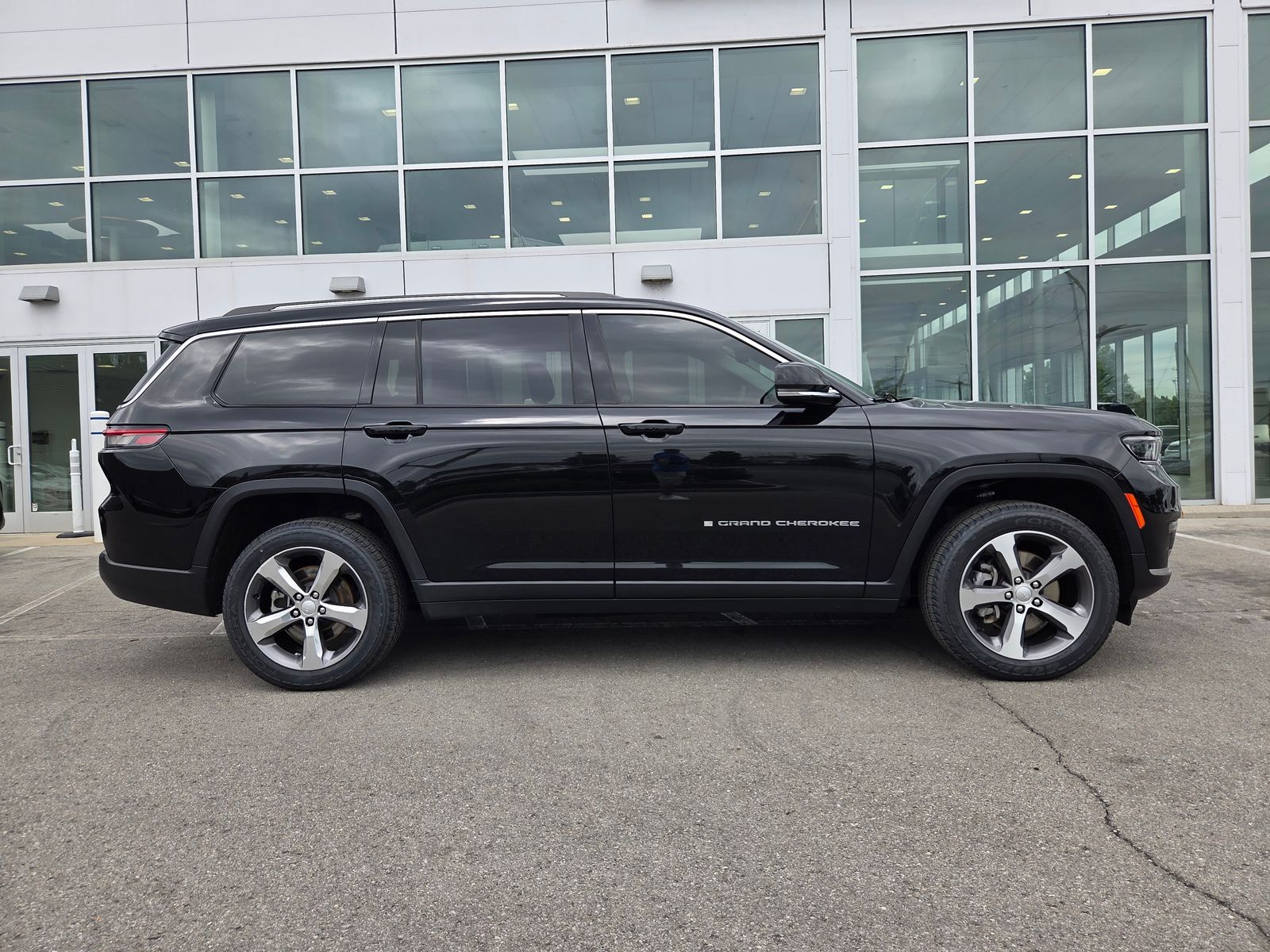 used 2023 Jeep Grand Cherokee L car, priced at $32,250