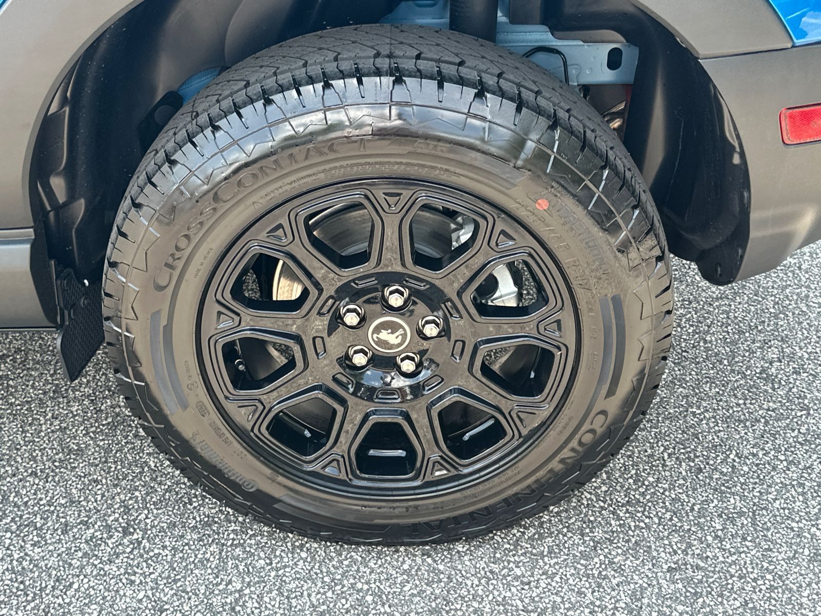 New 2026 Velocity Blue Metallic Ford Badlands® image 21