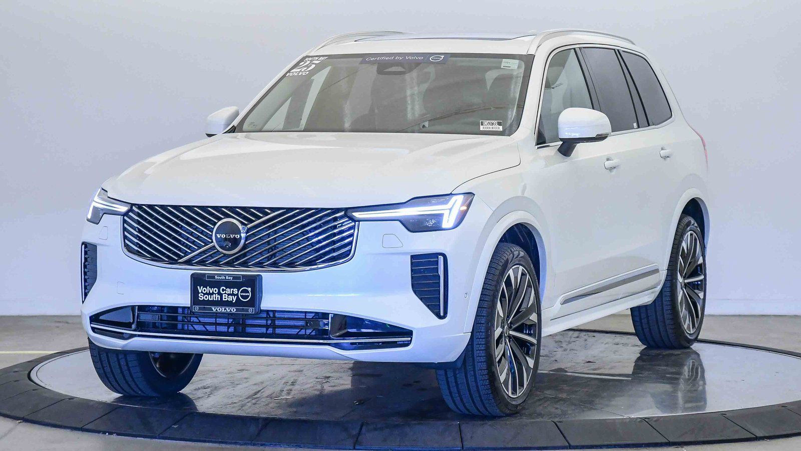 2025 Volvo XC90 B6 Plus Bright Theme 7-Passenger AWD