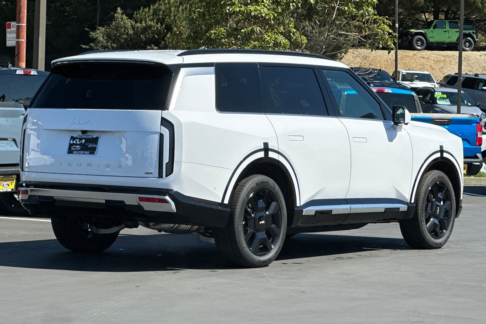 View vehicle photo 4