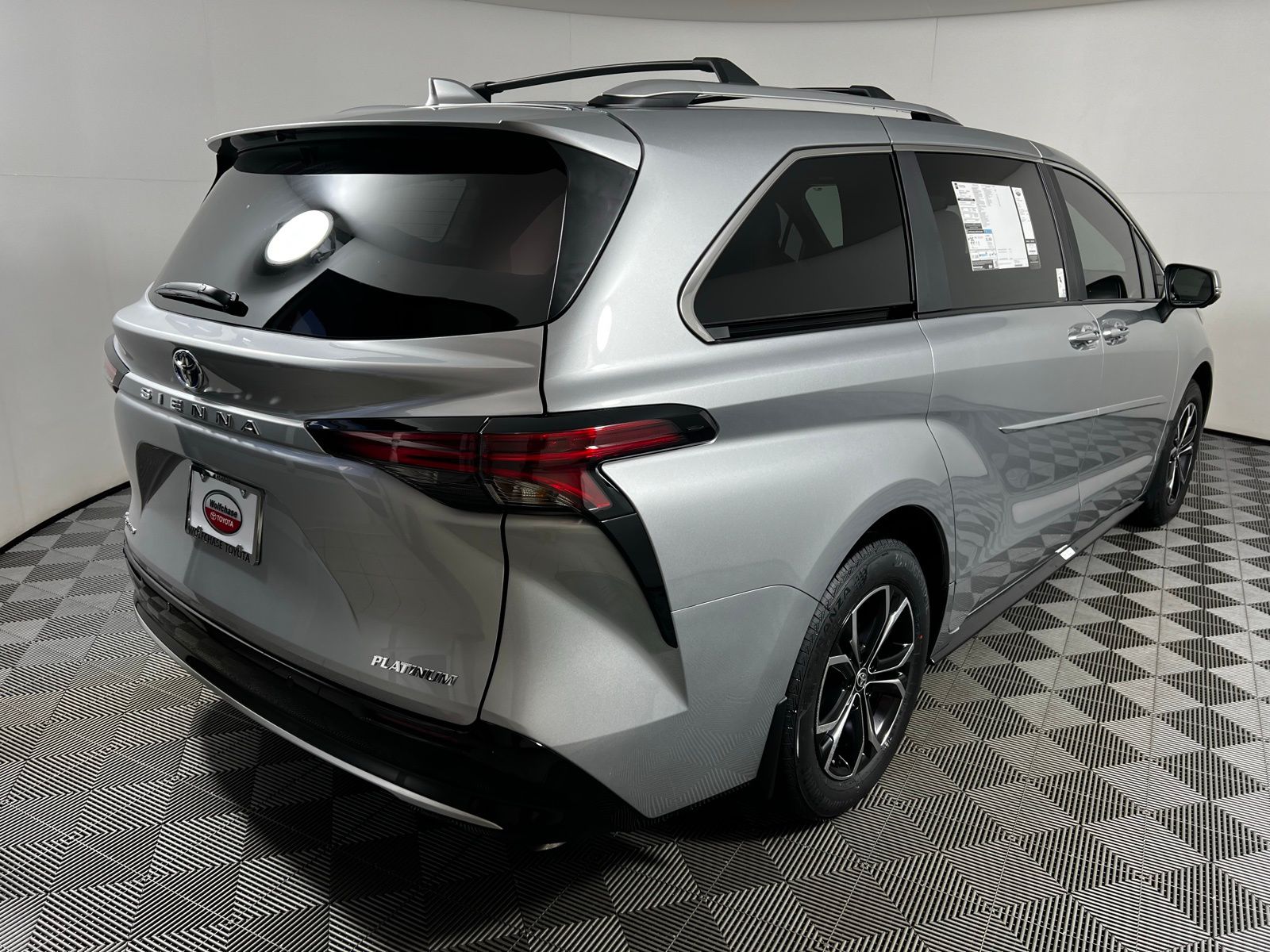 2025 Toyota Sienna Platinum 13