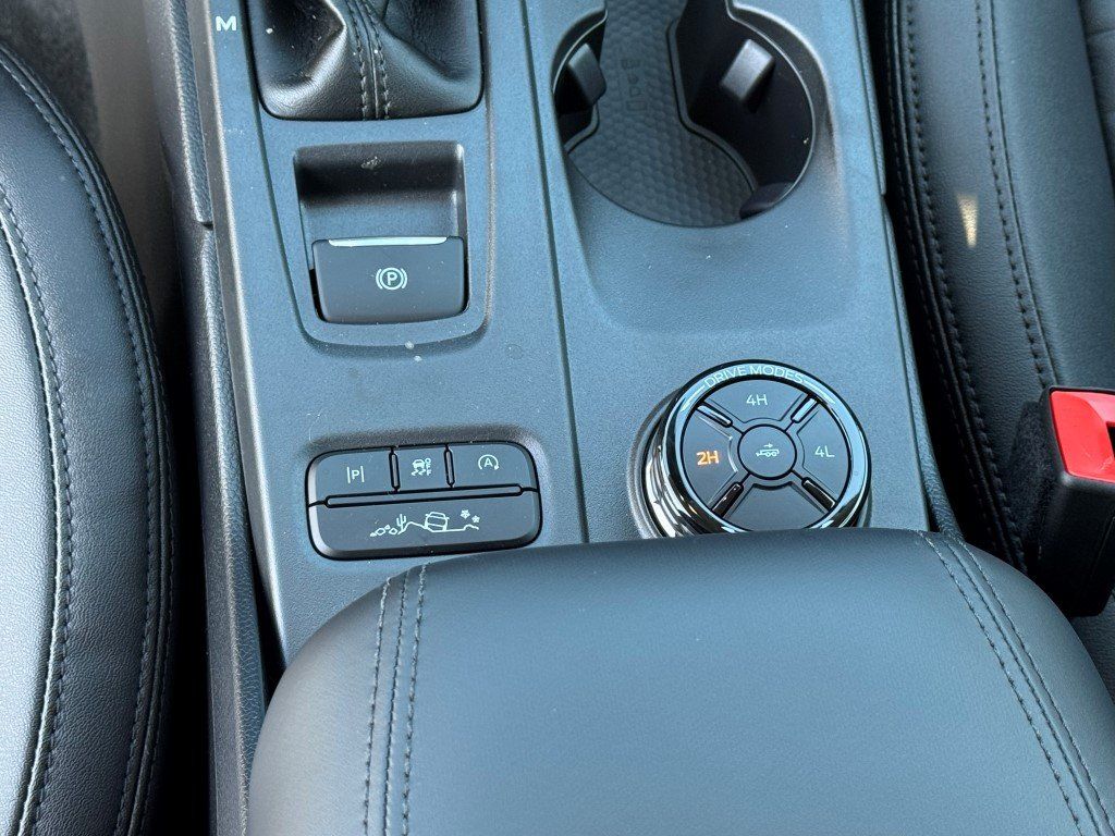 New 2025 Oxford White Ford Lariat image 20