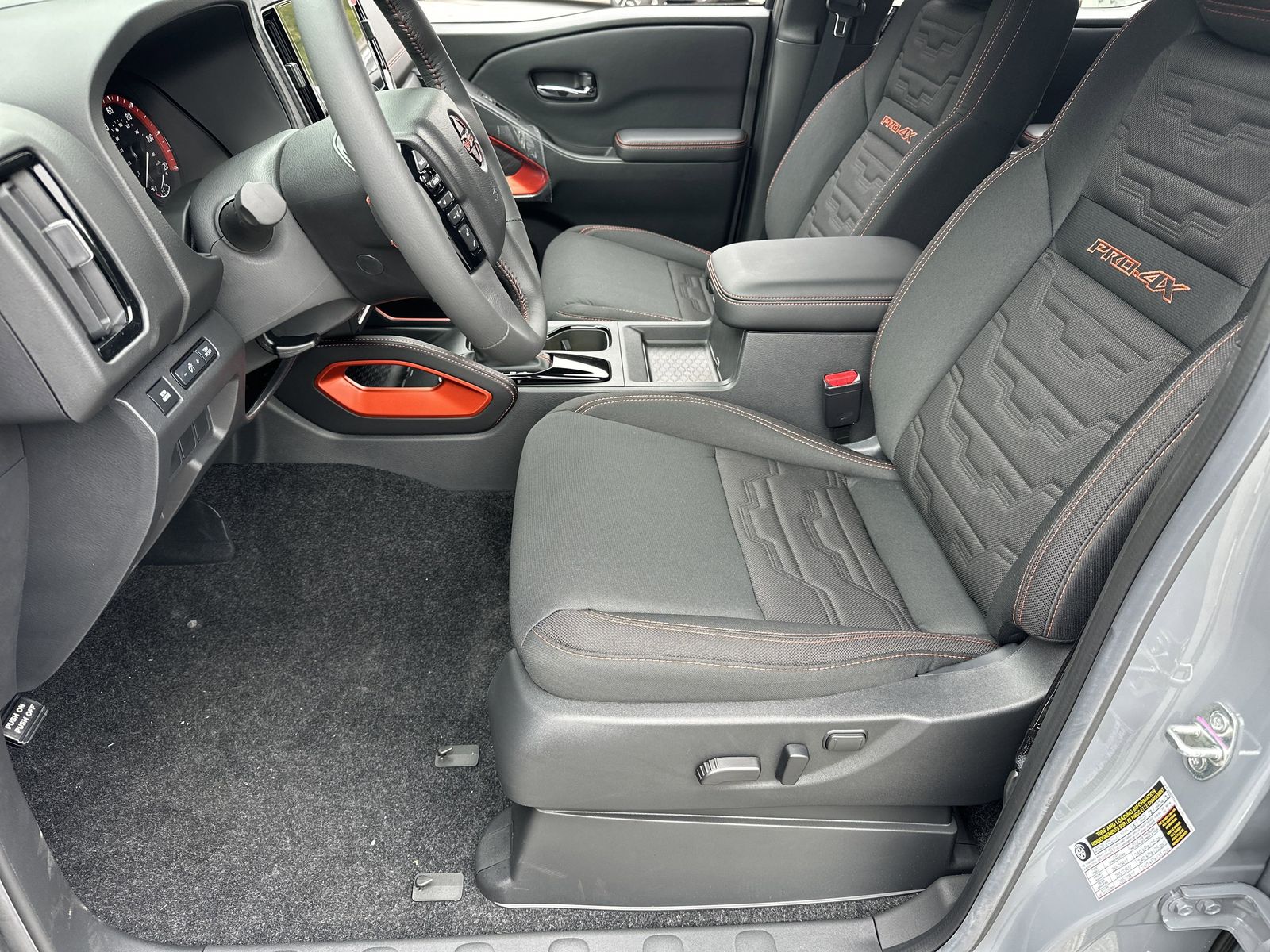 2025 Nissan Frontier PRO-4X photo 18