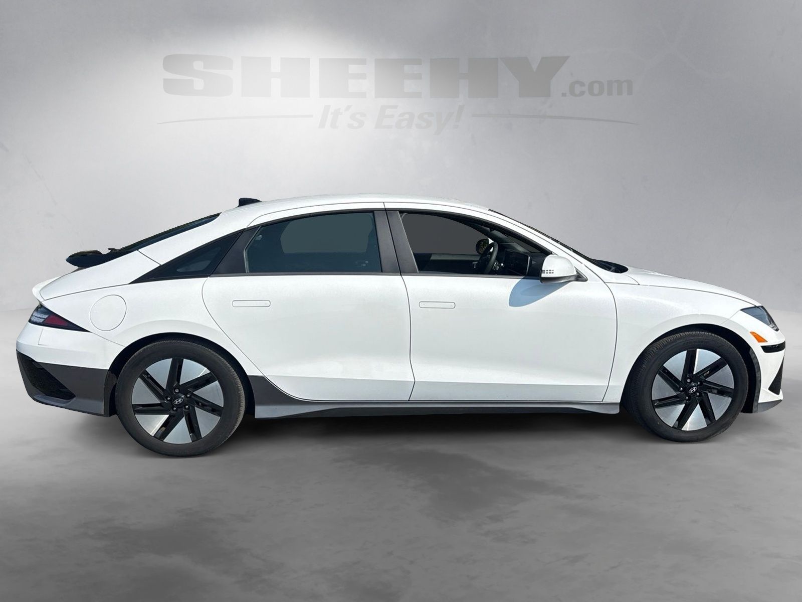 Used 2024 White Hyundai SE Standard Range image 11