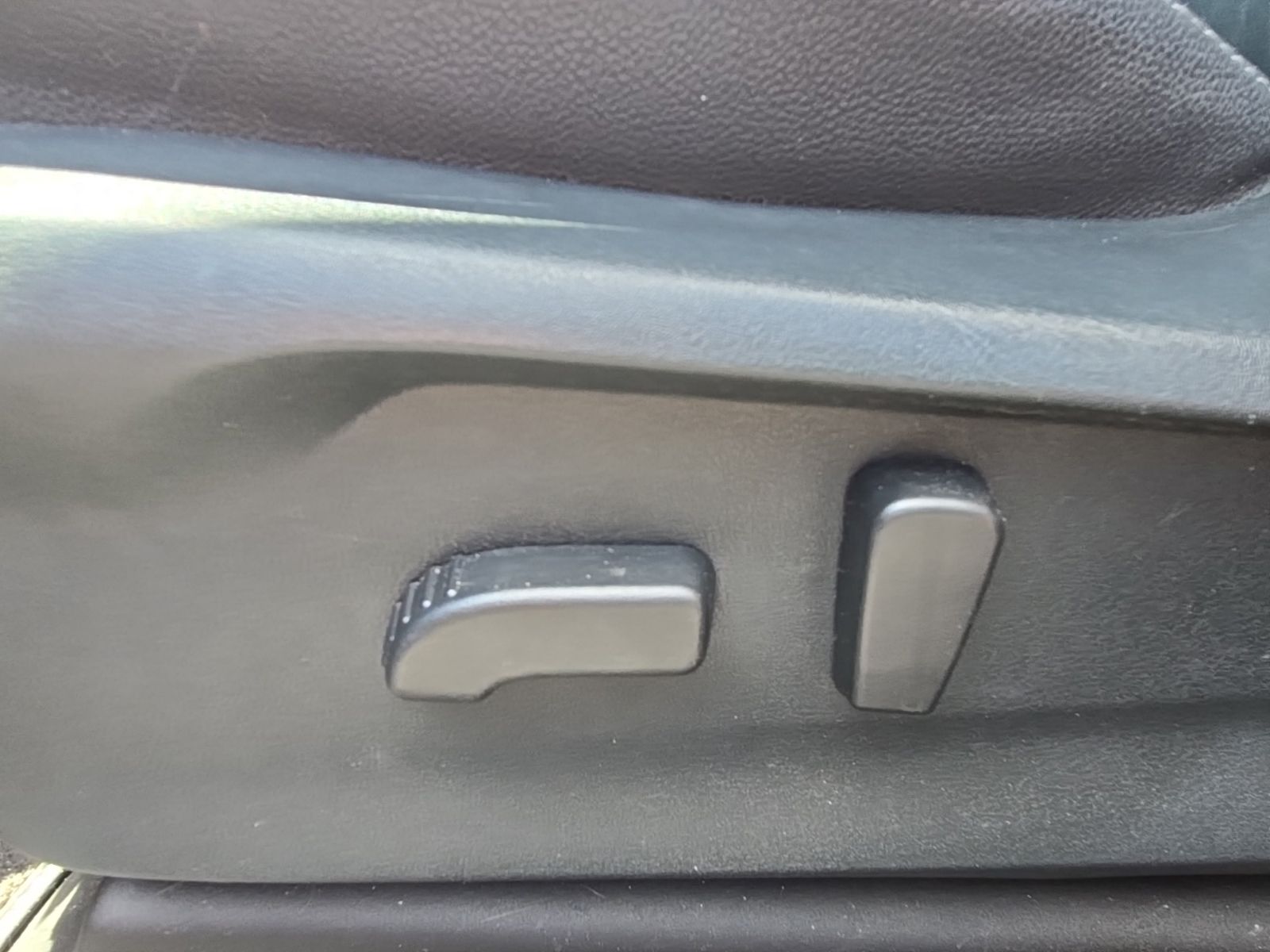 Used 2022 White Subaru Onyx Edition image 34