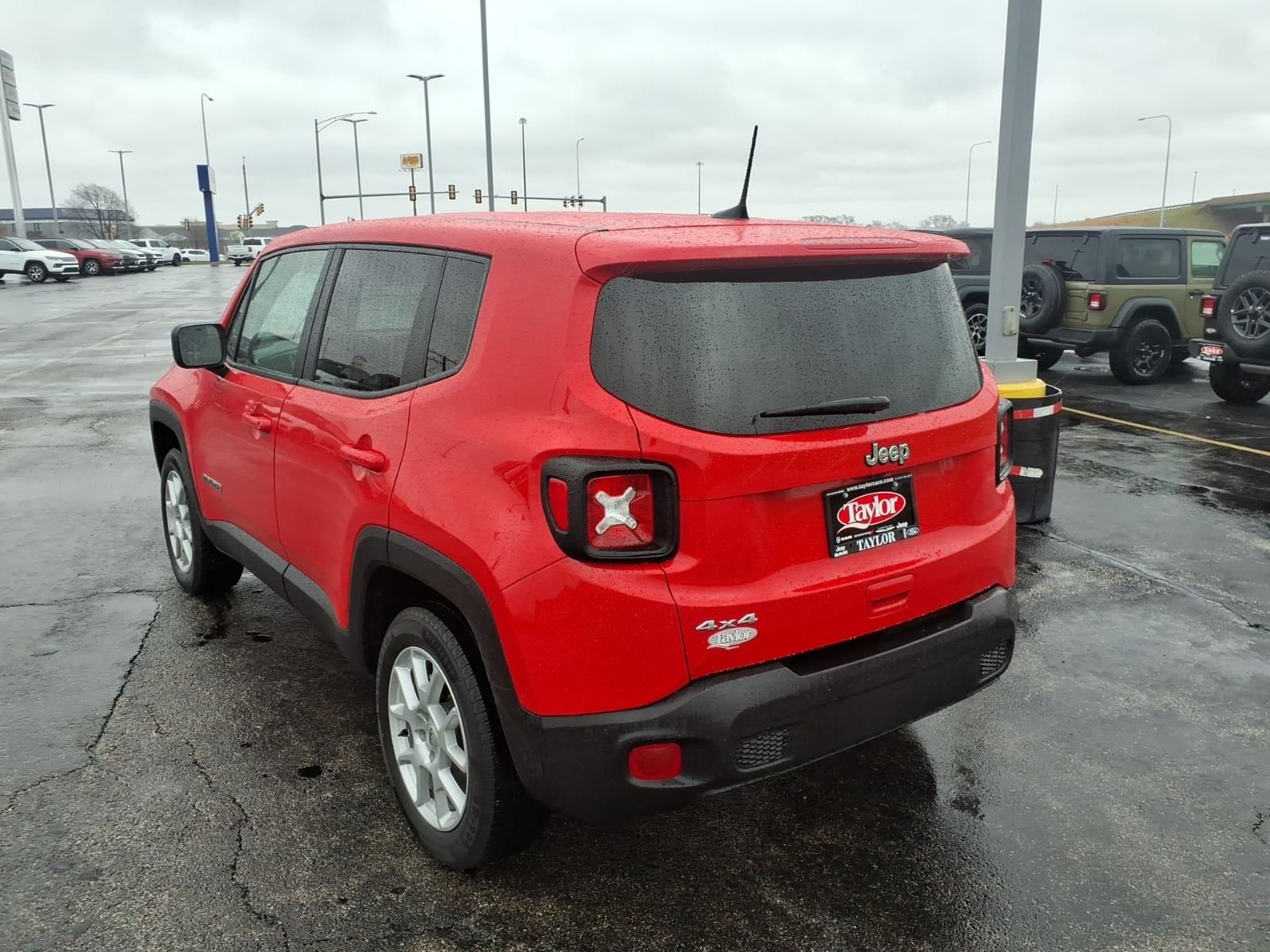 View vehicle photo 5