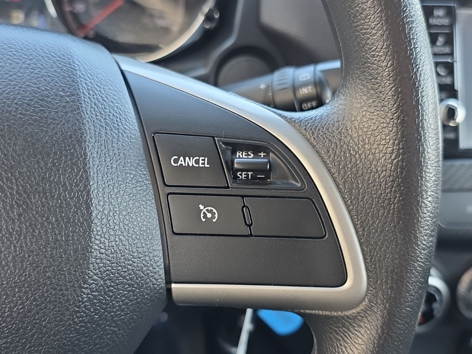 Used 2024  Mitsubishi 2.0 ES image 19