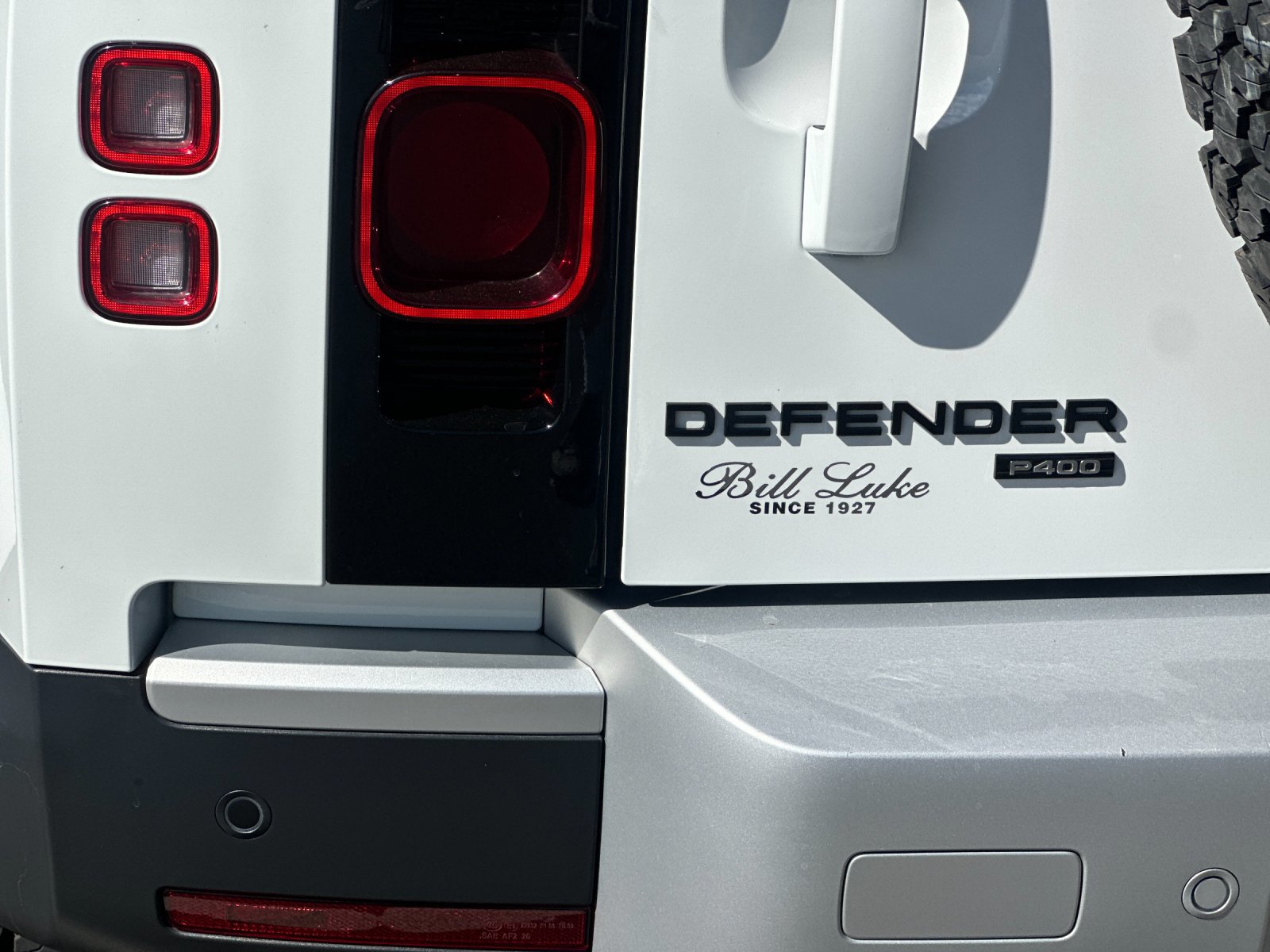 2023 Land Rover Defender 110 SE — full photo 25 of 27