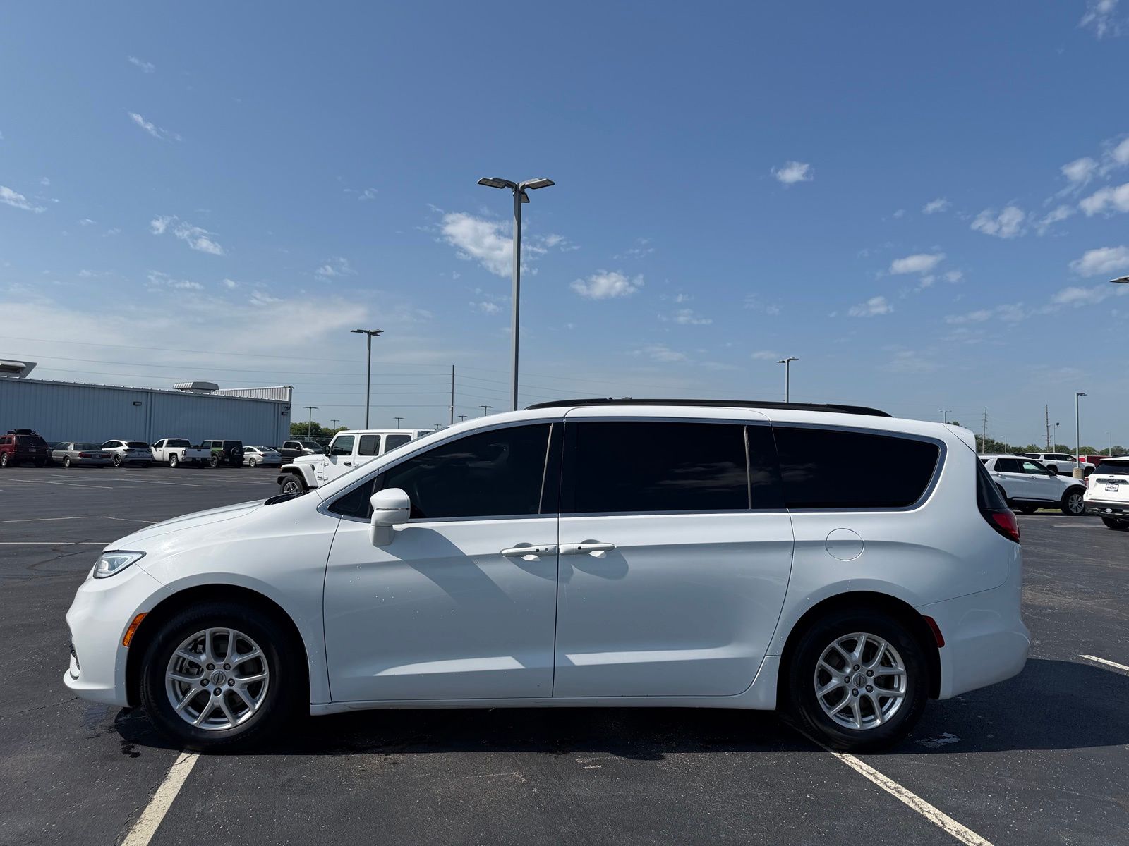 2022 Chrysler Pacifica image 9