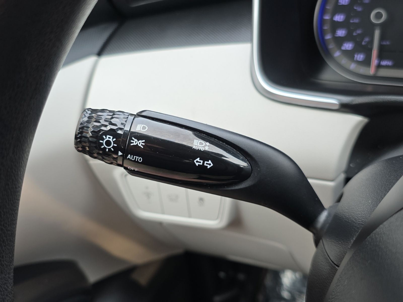 Used 2024 Black Hyundai SEL image 30