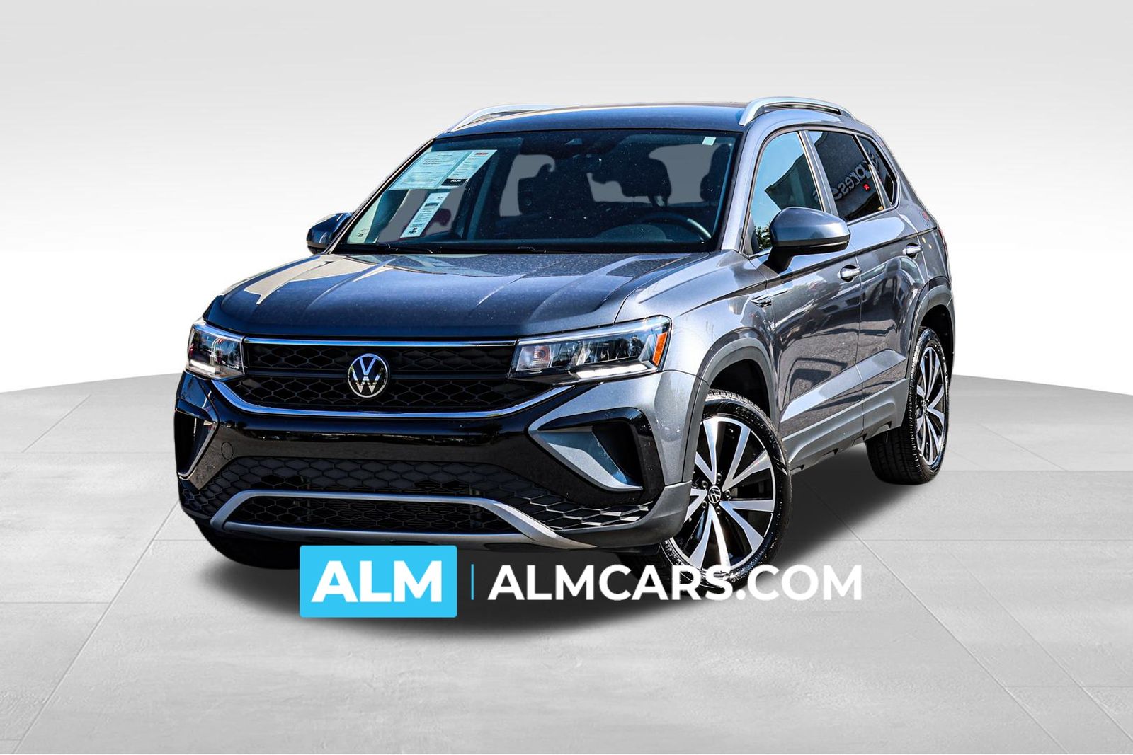 2024 Volkswagen Taos SE's photo