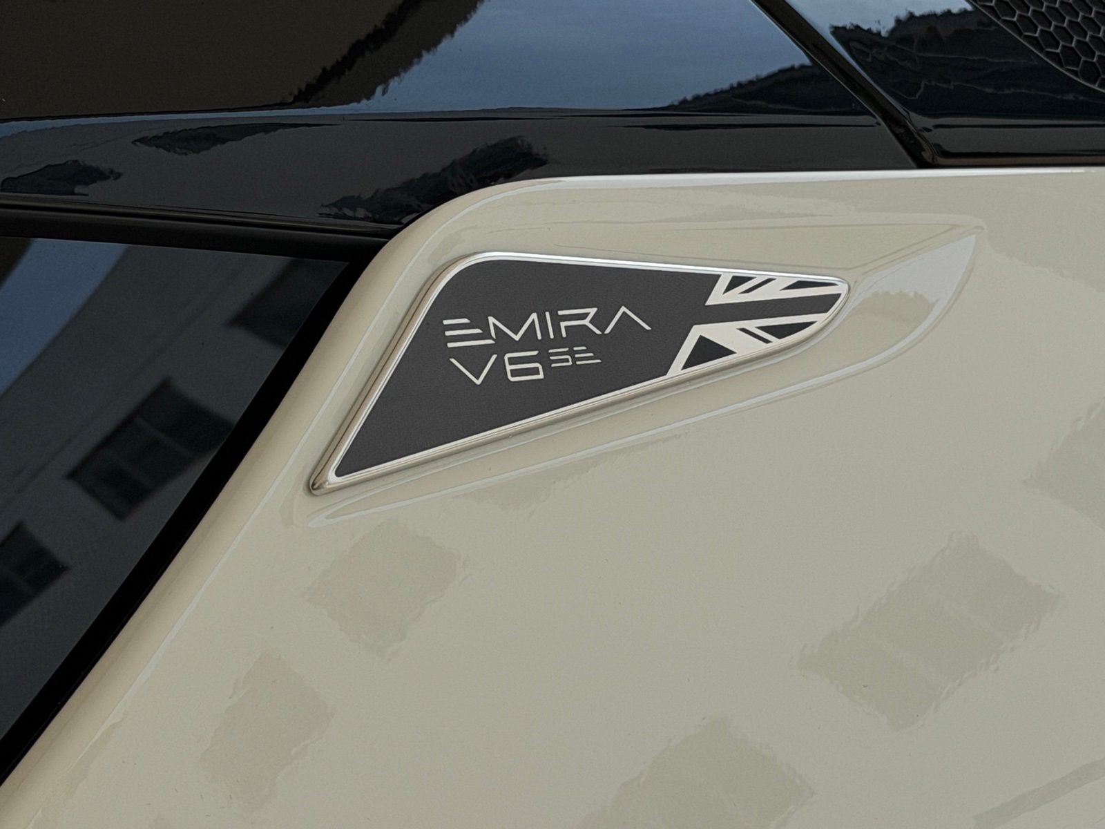2026 Lotus Emira - Photo 13