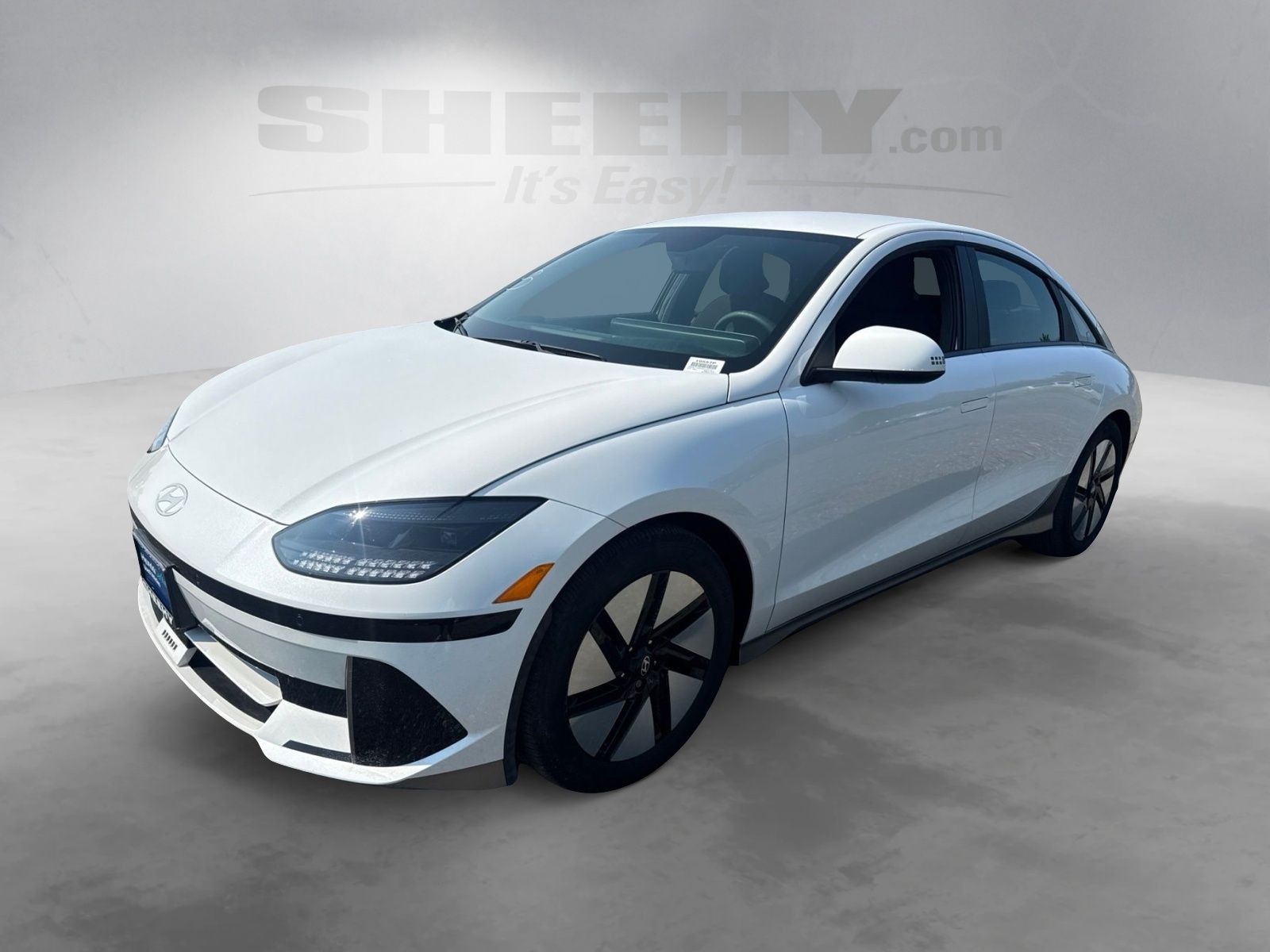 Used 2024 White Hyundai SE Standard Range image 18