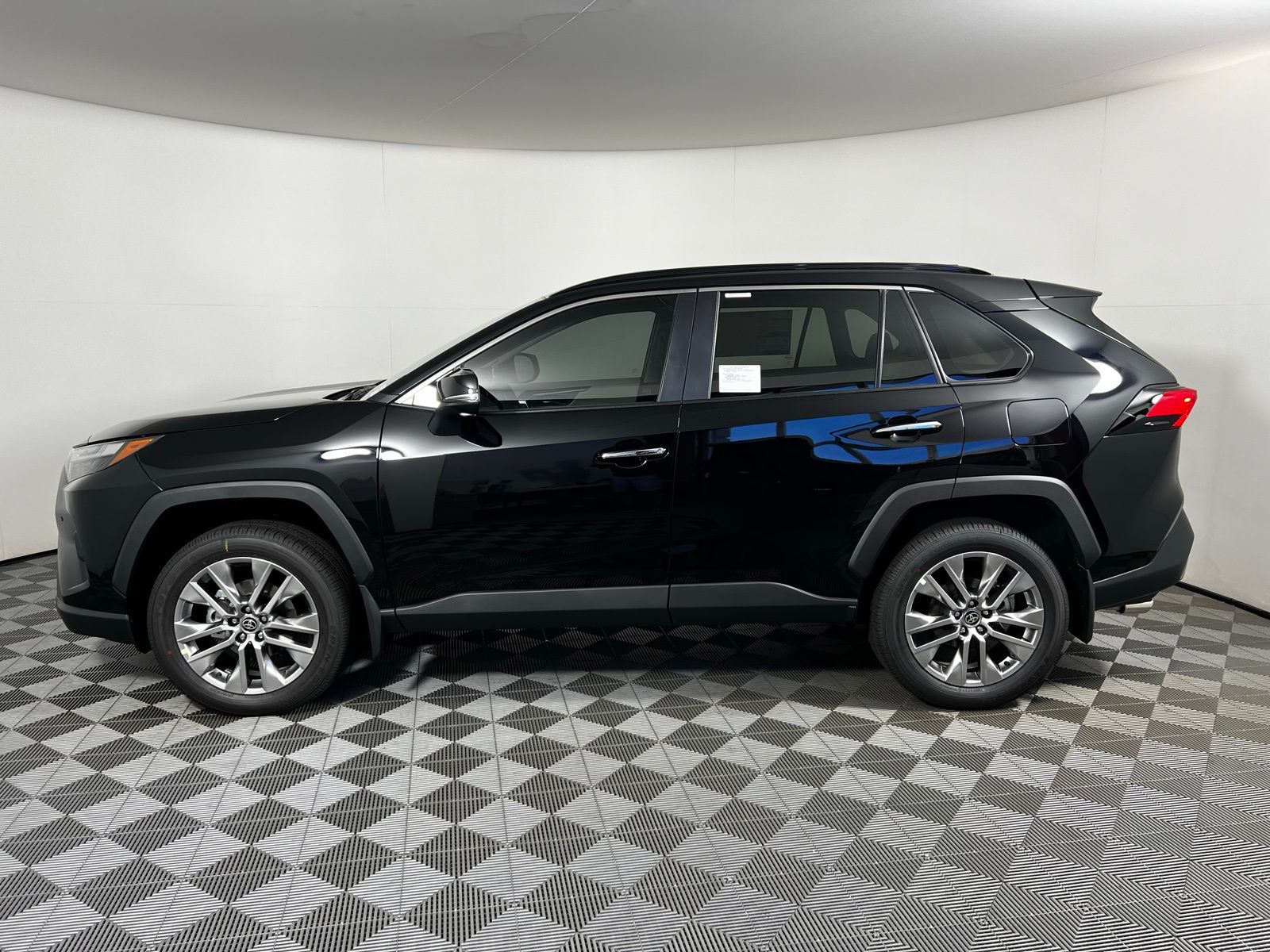 Thumbnail: 2025 Toyota RAV4 - 8