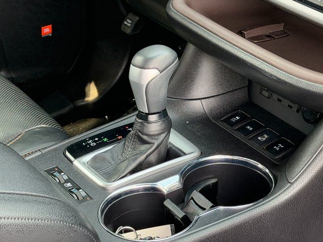 Used 2019 Blizzard Pearl Toyota Limited Platinum image 21