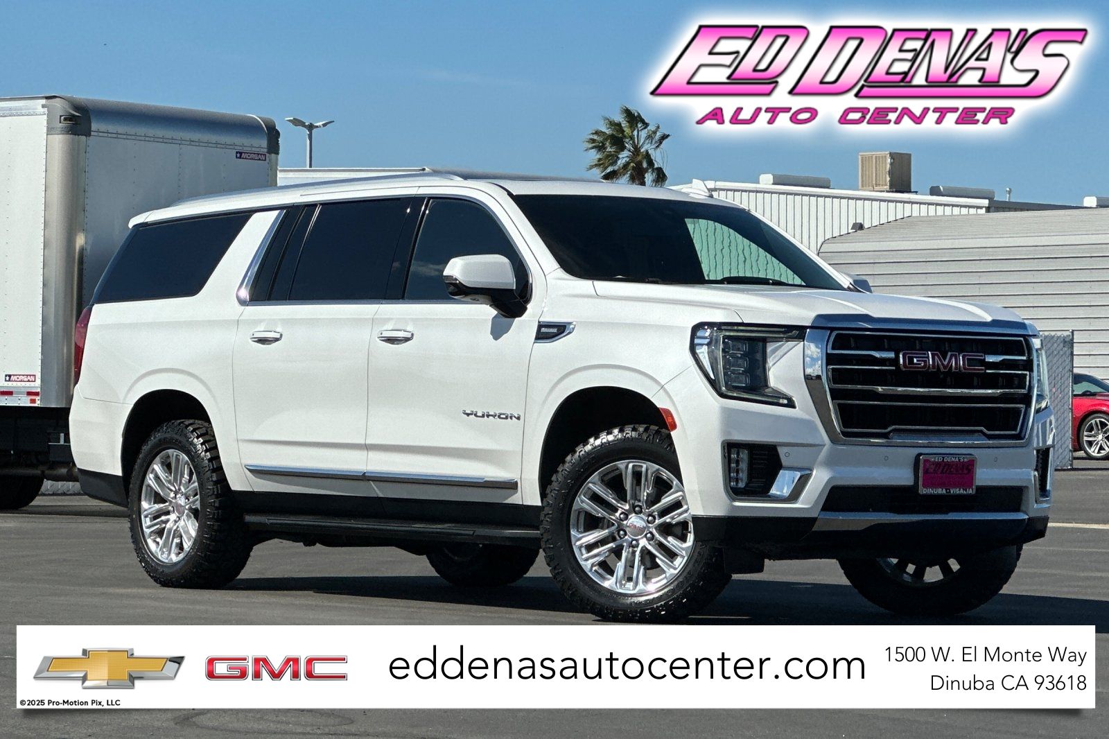 White Frost Tricoat 2022 GMC Yukon XL SLT 4WD SUV / Crossover Four-Wheel Drive
