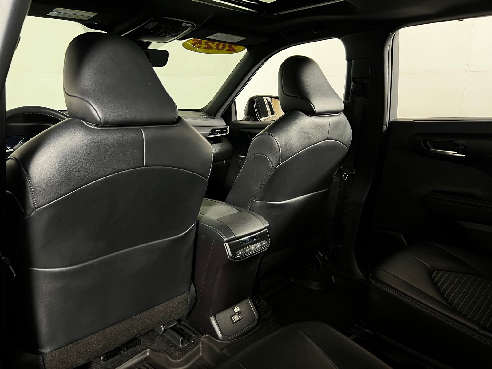 Thumbnail: 2025 Toyota Highlander - 22