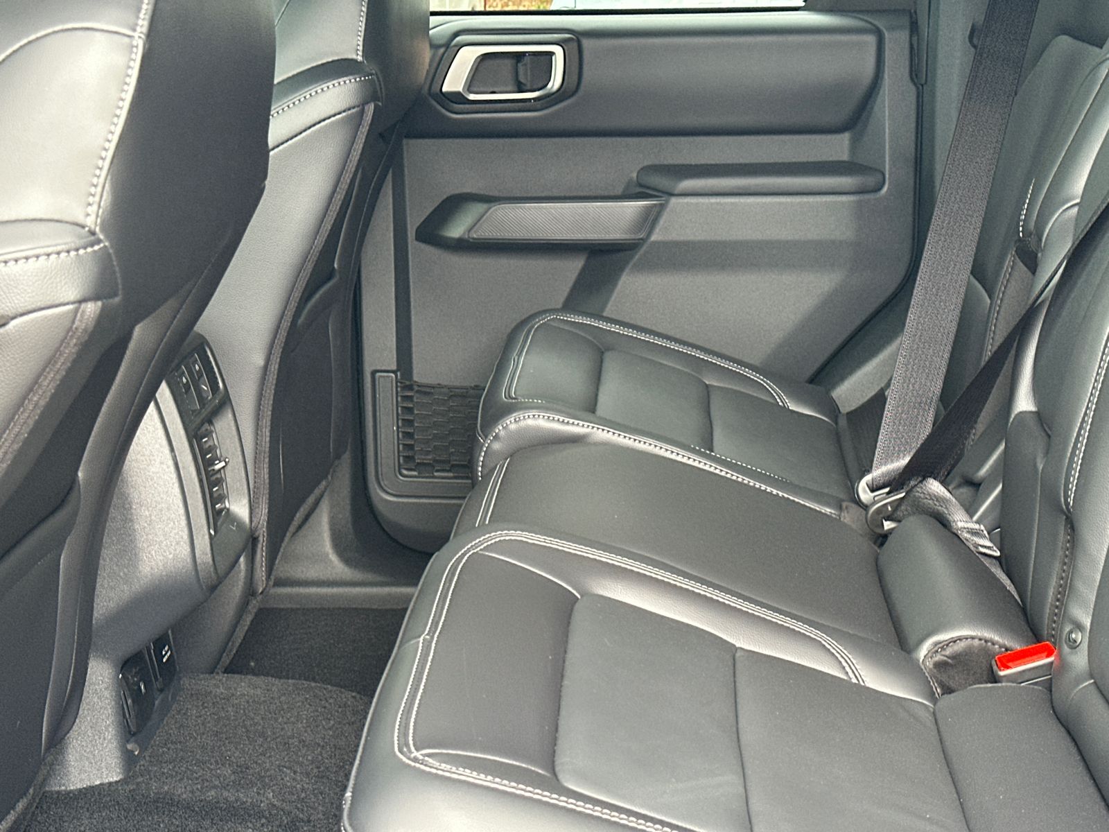 New 2026 Shadow Black Ford Outer Banks® image 21