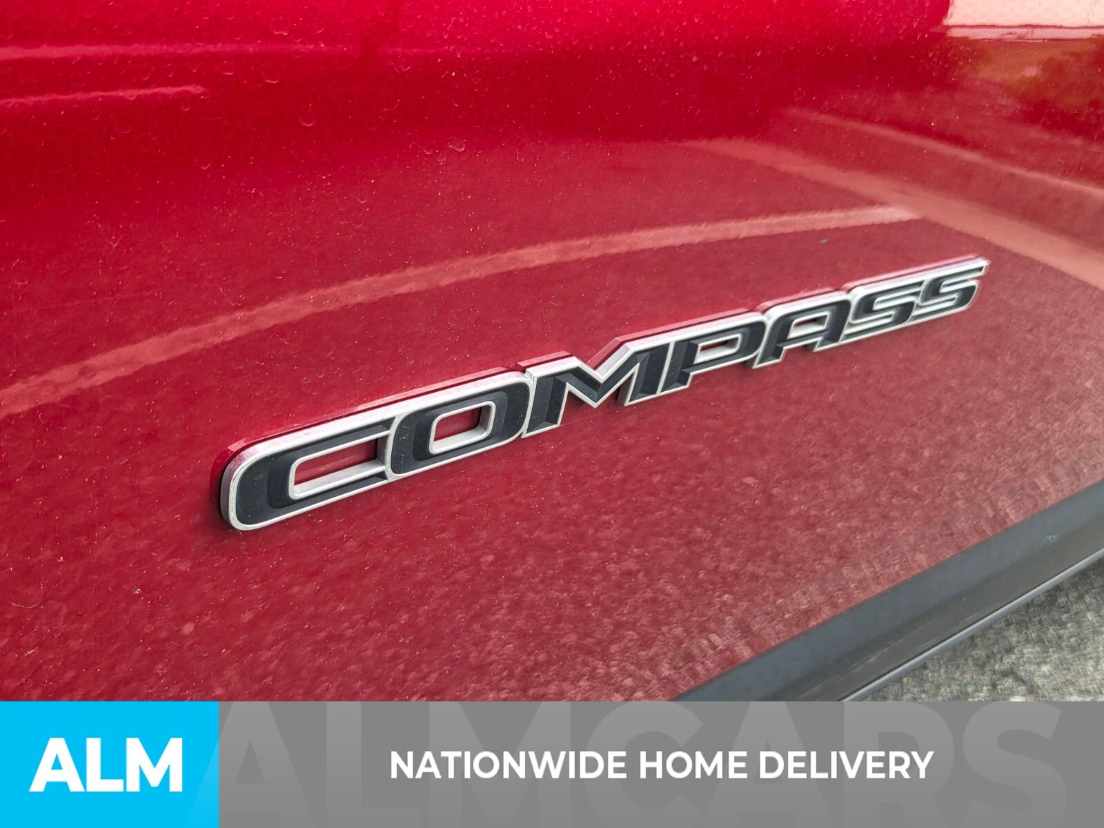 Used 2025 Red Hot Pearlcoat Jeep Latitude image 5