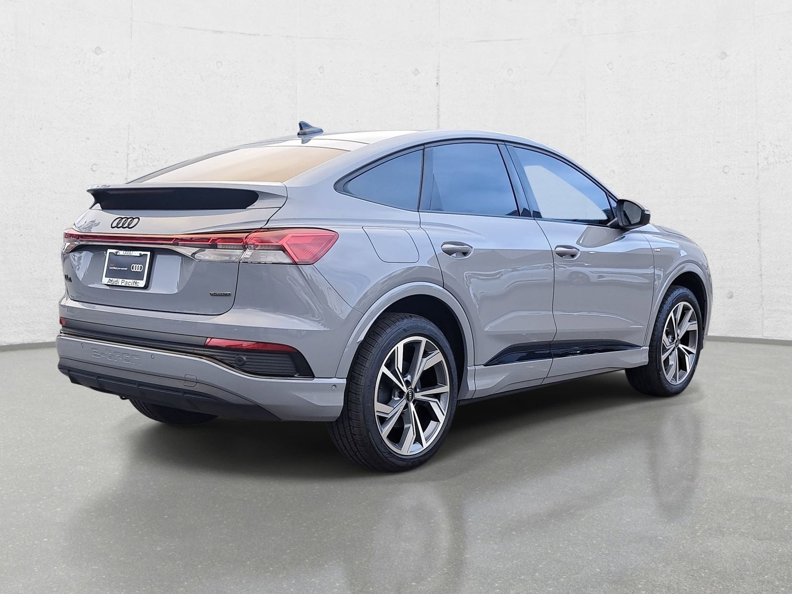 View vehicle photo 5