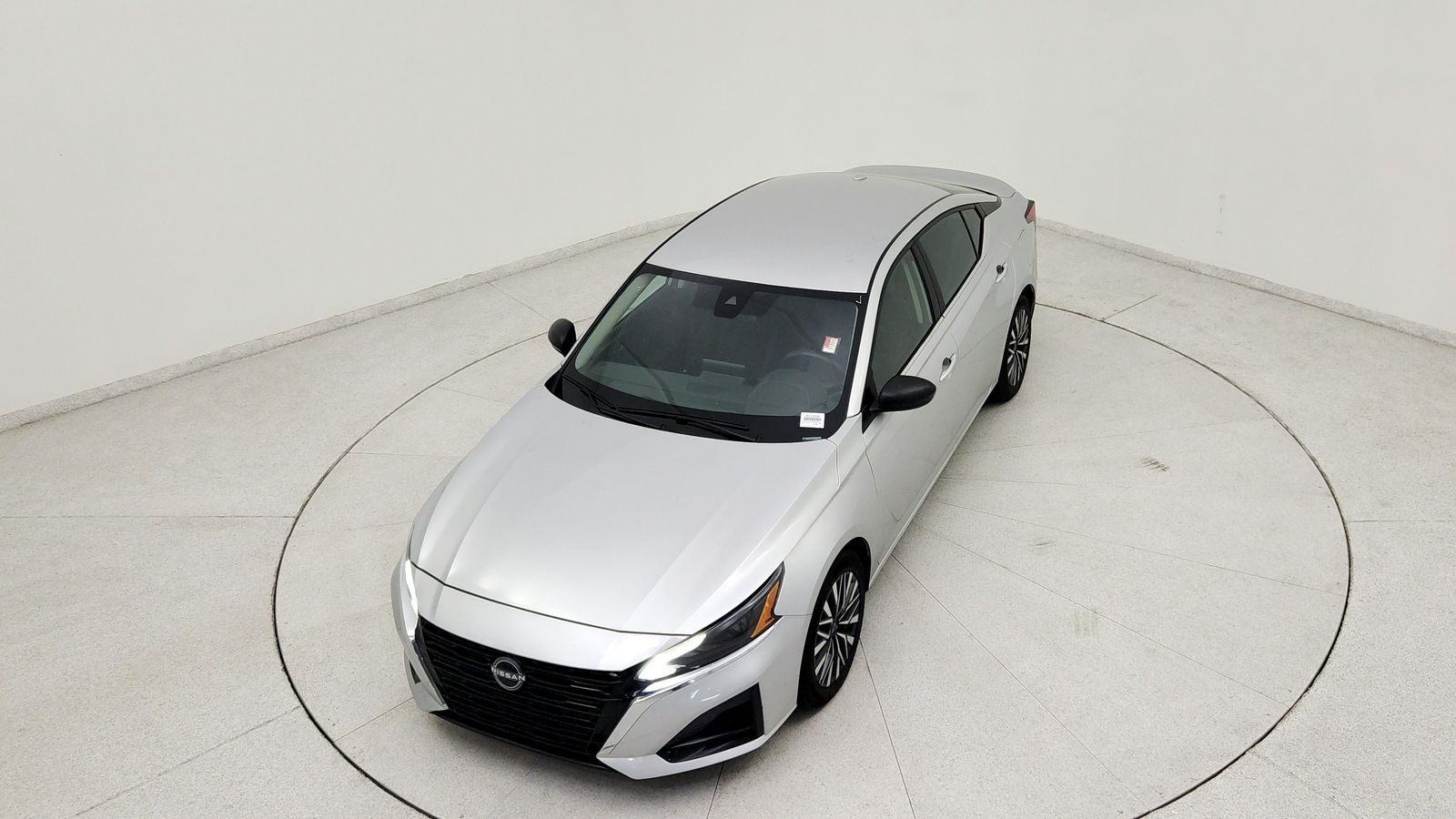 Used 2024 Silver Nissan 2.5 SV image 16