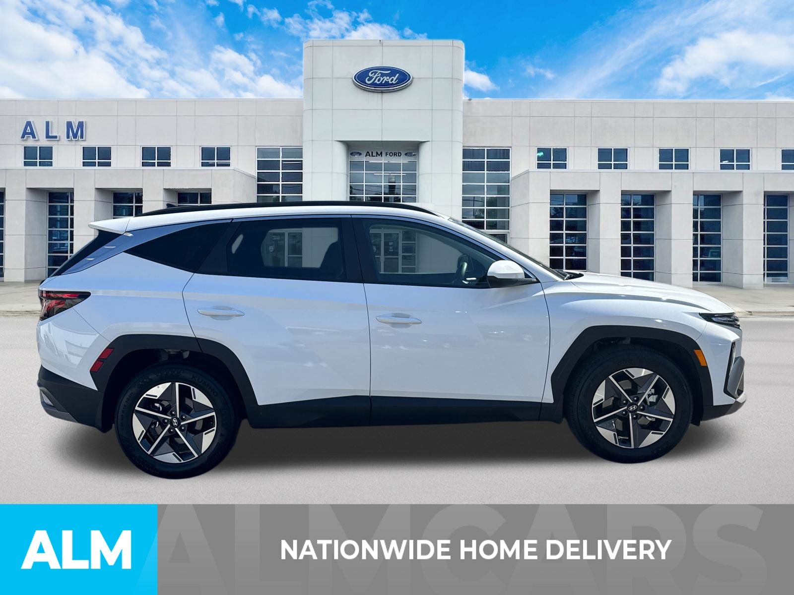 Used 2025 White Hyundai SEL image 5