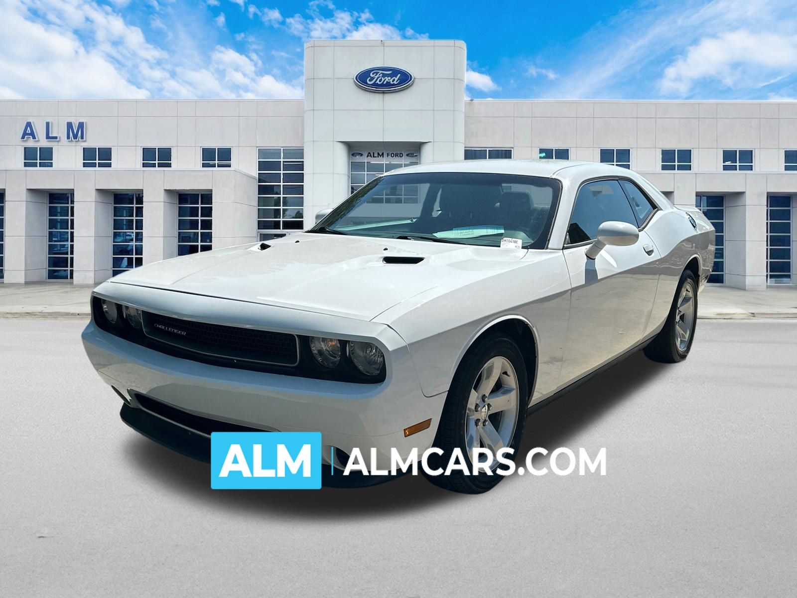 2013 Dodge Challenger SXT's photo