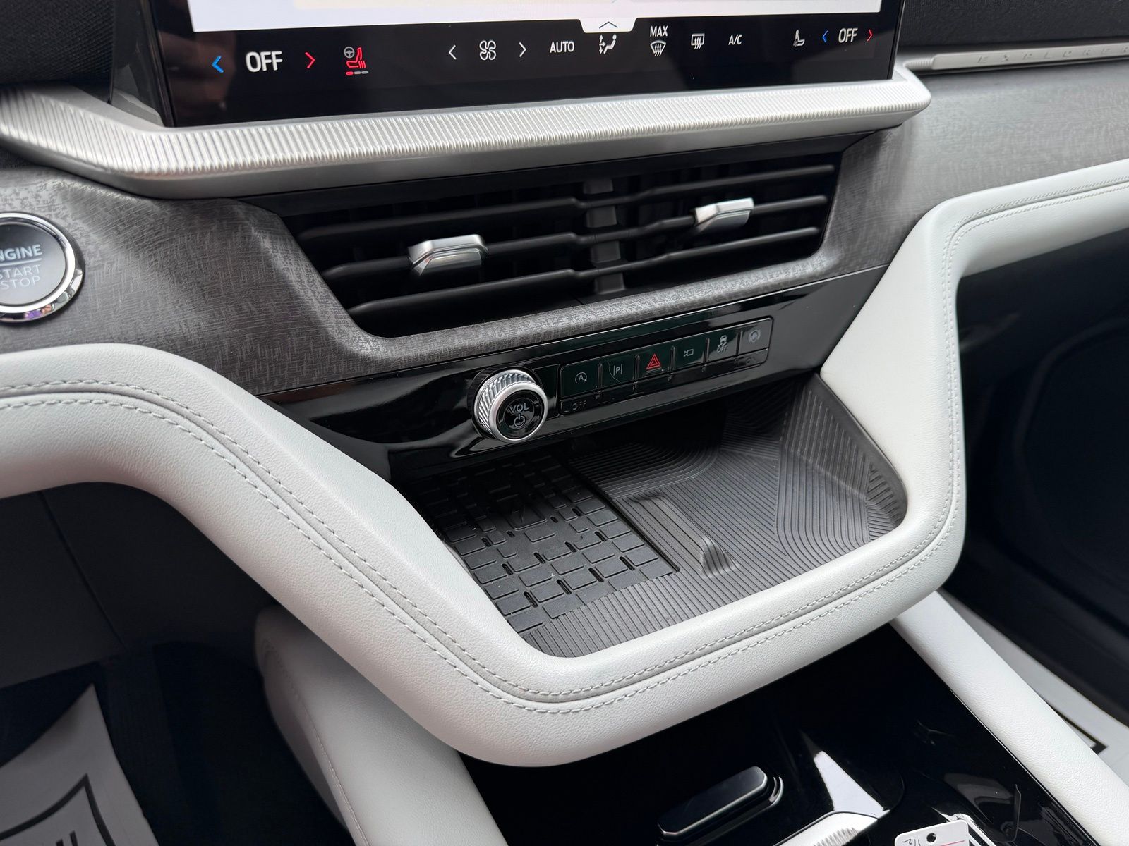 2025 Ford Explorer image 22