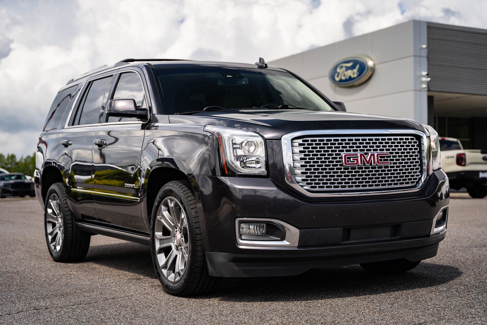 Gray (Iridium Metallic) 2017 GMC Yukon SUV / Crossover 4X2 8-Speed Automatic Overdrive