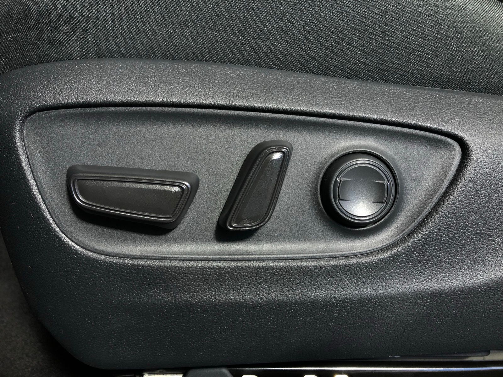 Thumbnail: 2025 Toyota RAV4 - 10